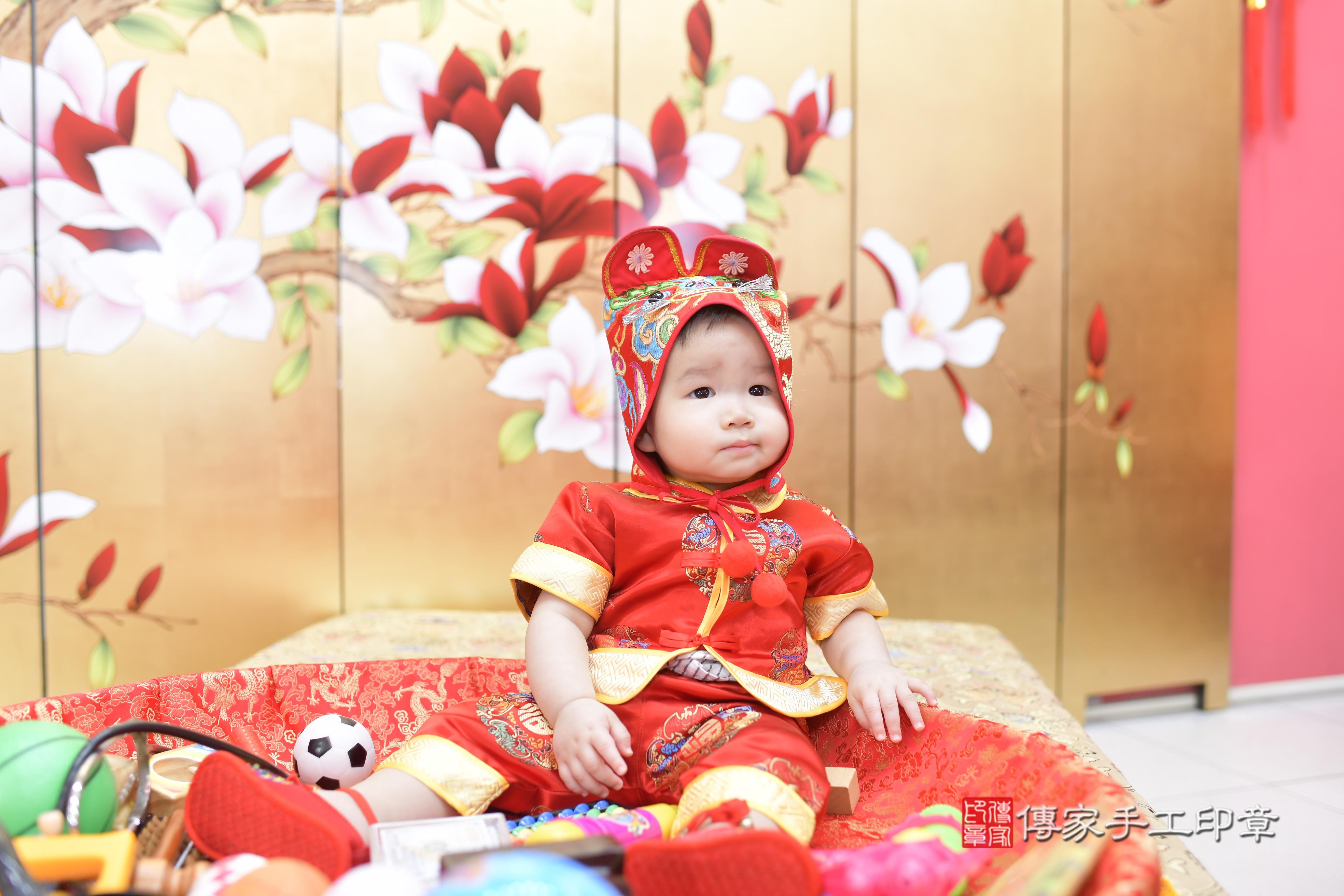 彥彥寶貝抓周，小孩古裝禮服照。地點：傳家「新竹店」古禮會場