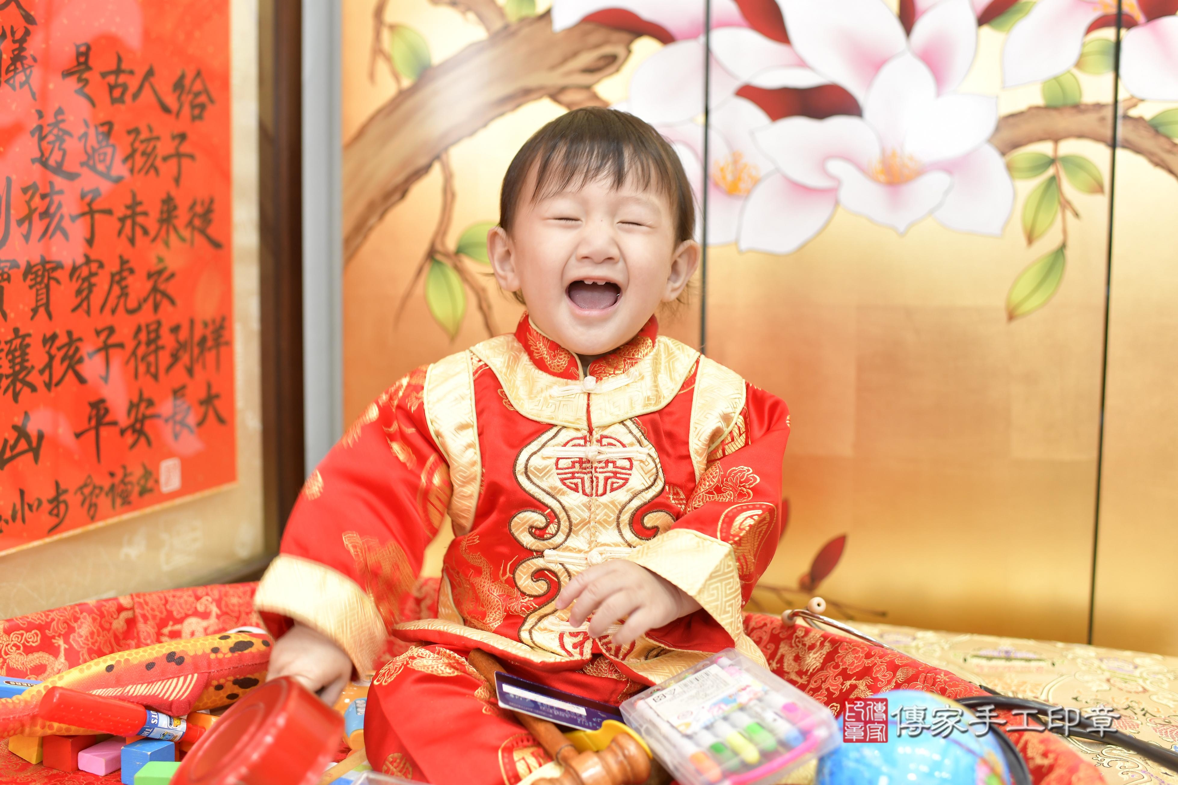 浩浩寶貝抓周，小孩古裝禮服照。地點：傳家「新竹店」古禮會場