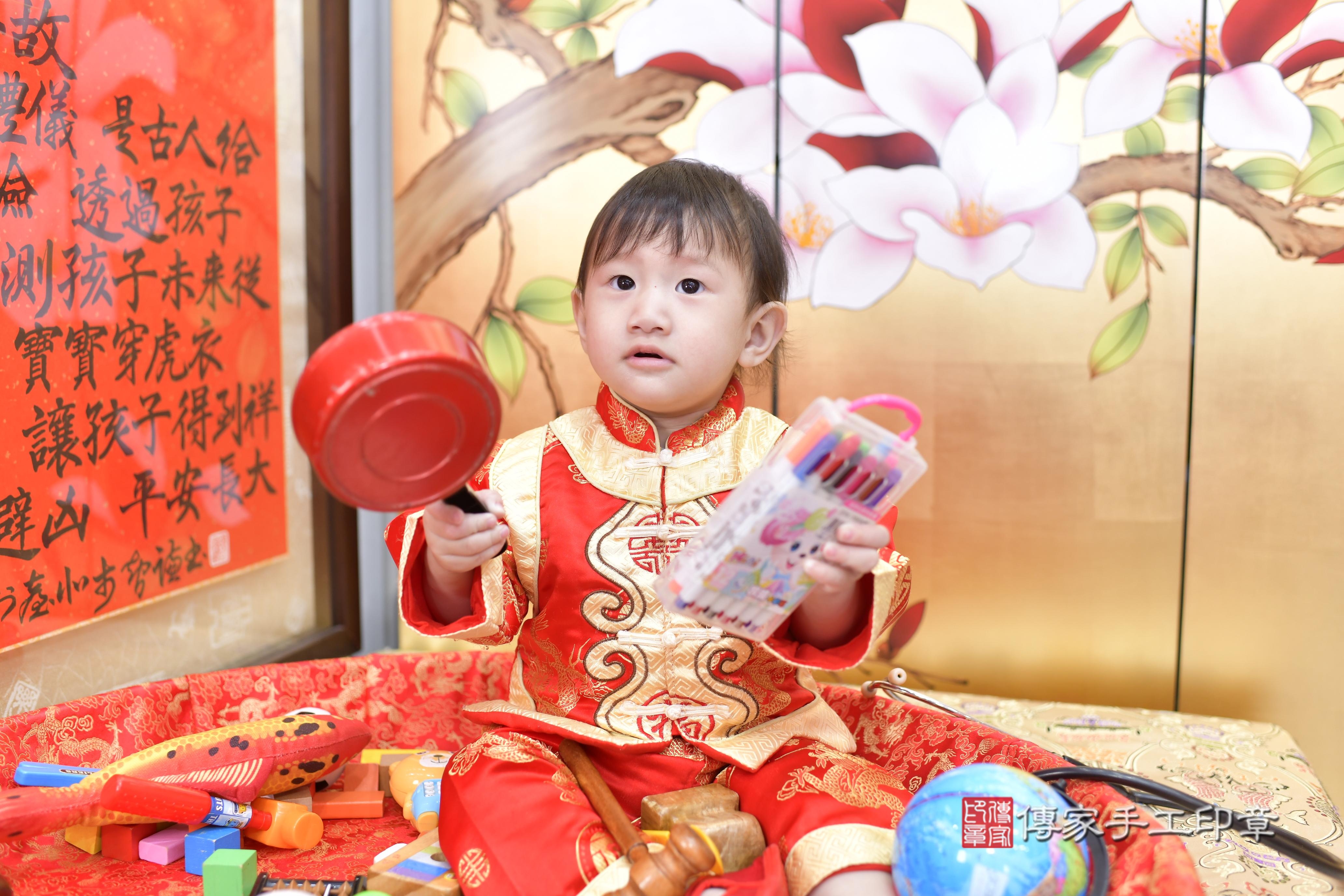浩浩寶貝抓周，小孩古裝禮服照。地點：傳家「新竹店」古禮會場