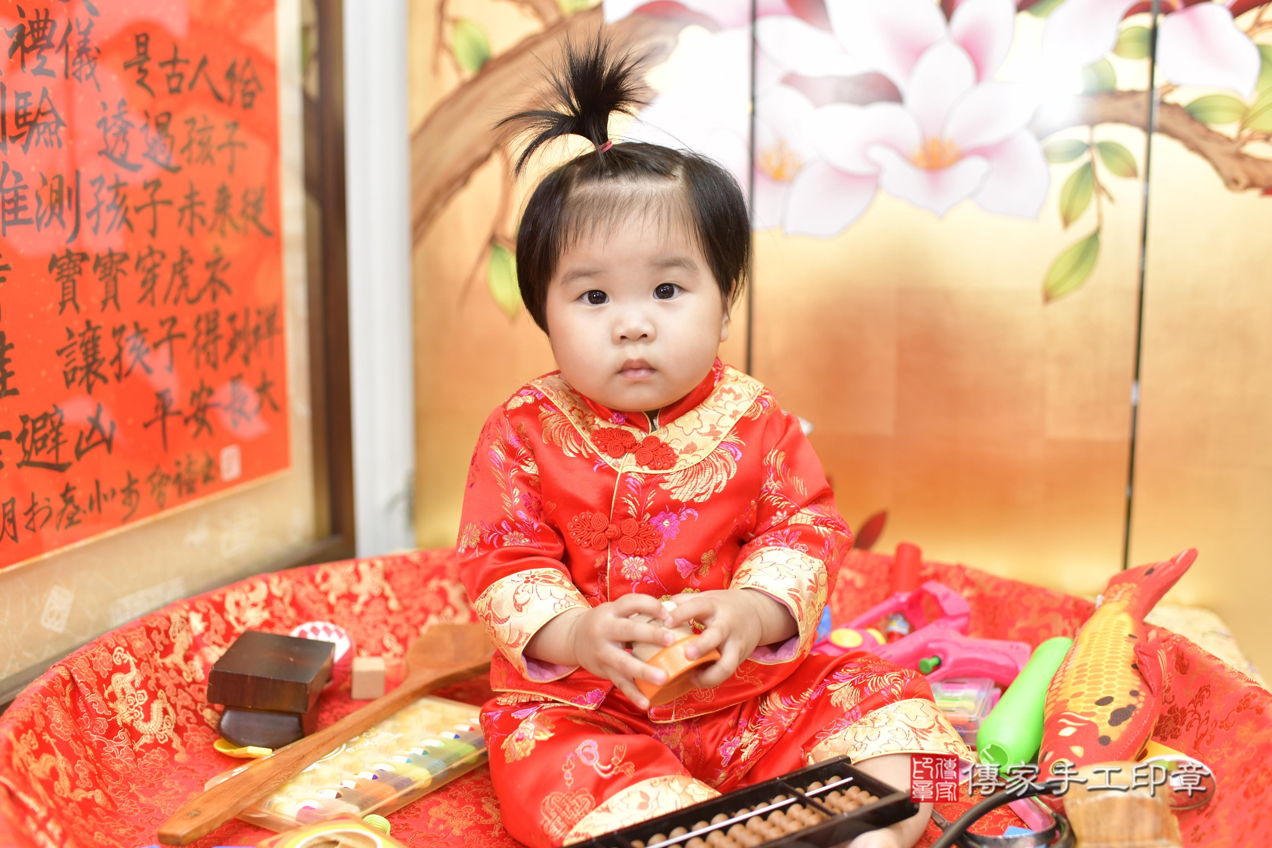 浩浩寶貝抓周，小孩古裝禮服照。地點：傳家「新竹店」古禮會場