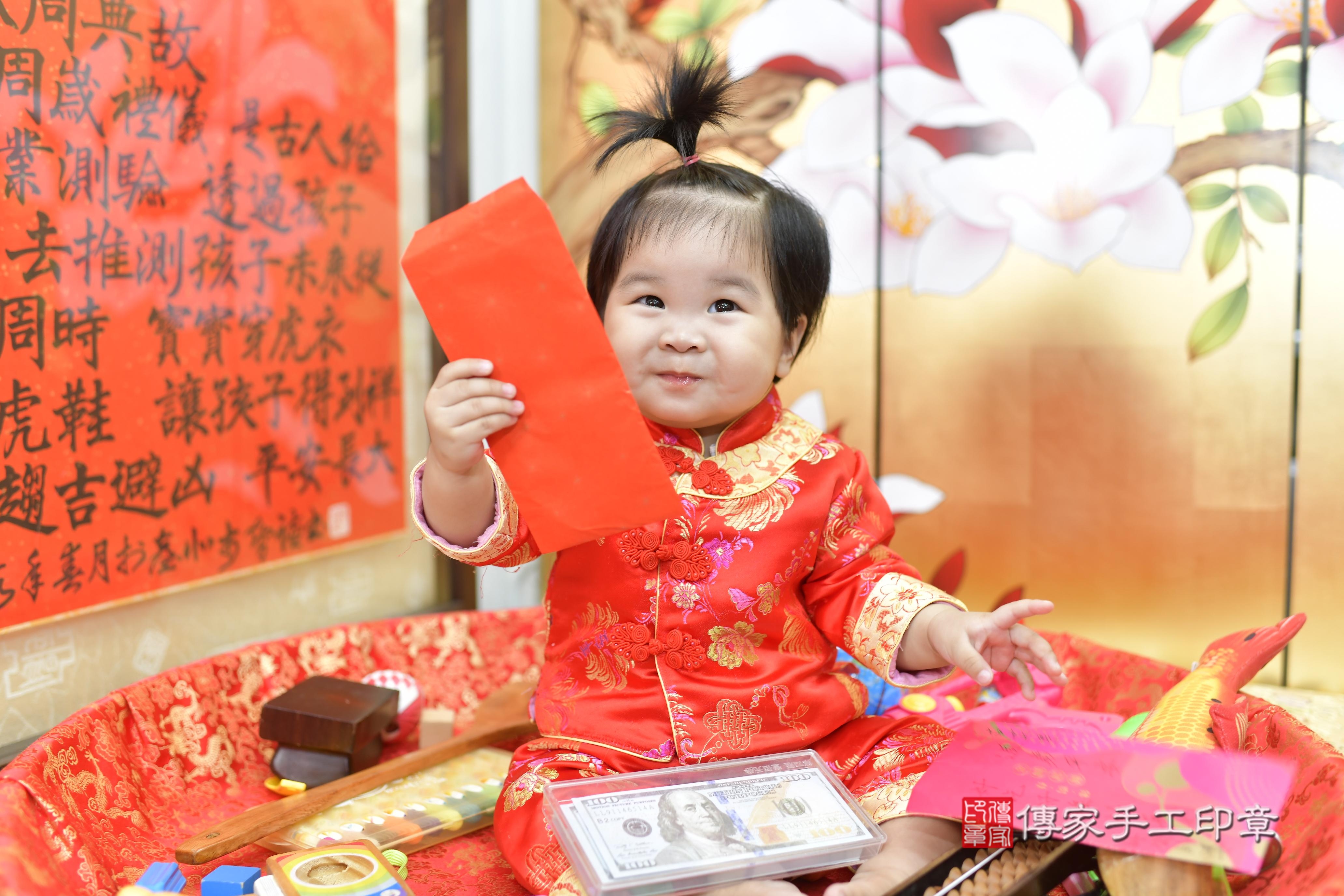 浩浩寶貝抓周，小孩古裝禮服照。地點：傳家「新竹店」古禮會場