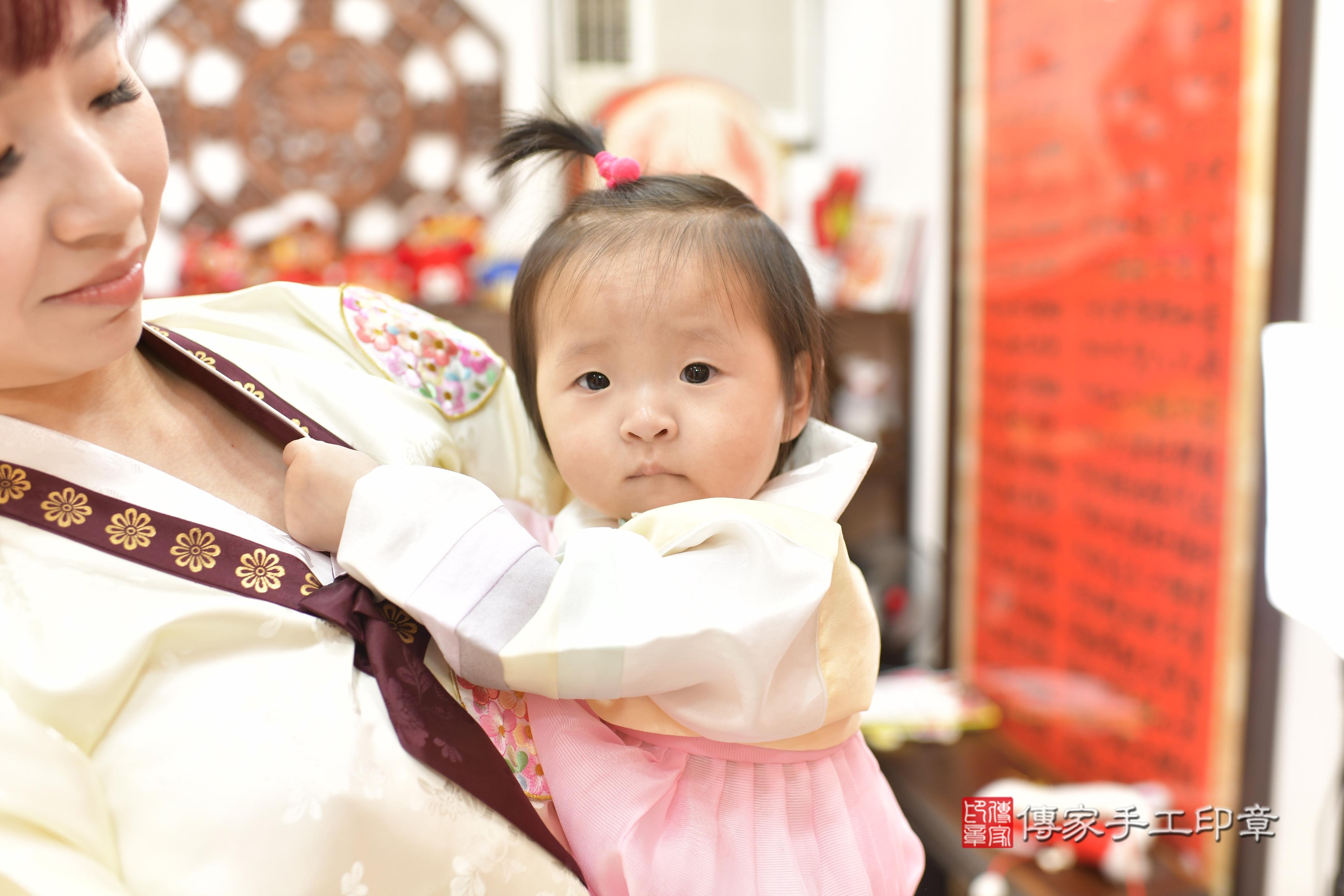 彤彤寶貝抓周，小孩古裝禮服照。地點：傳家「新竹店」古禮會場