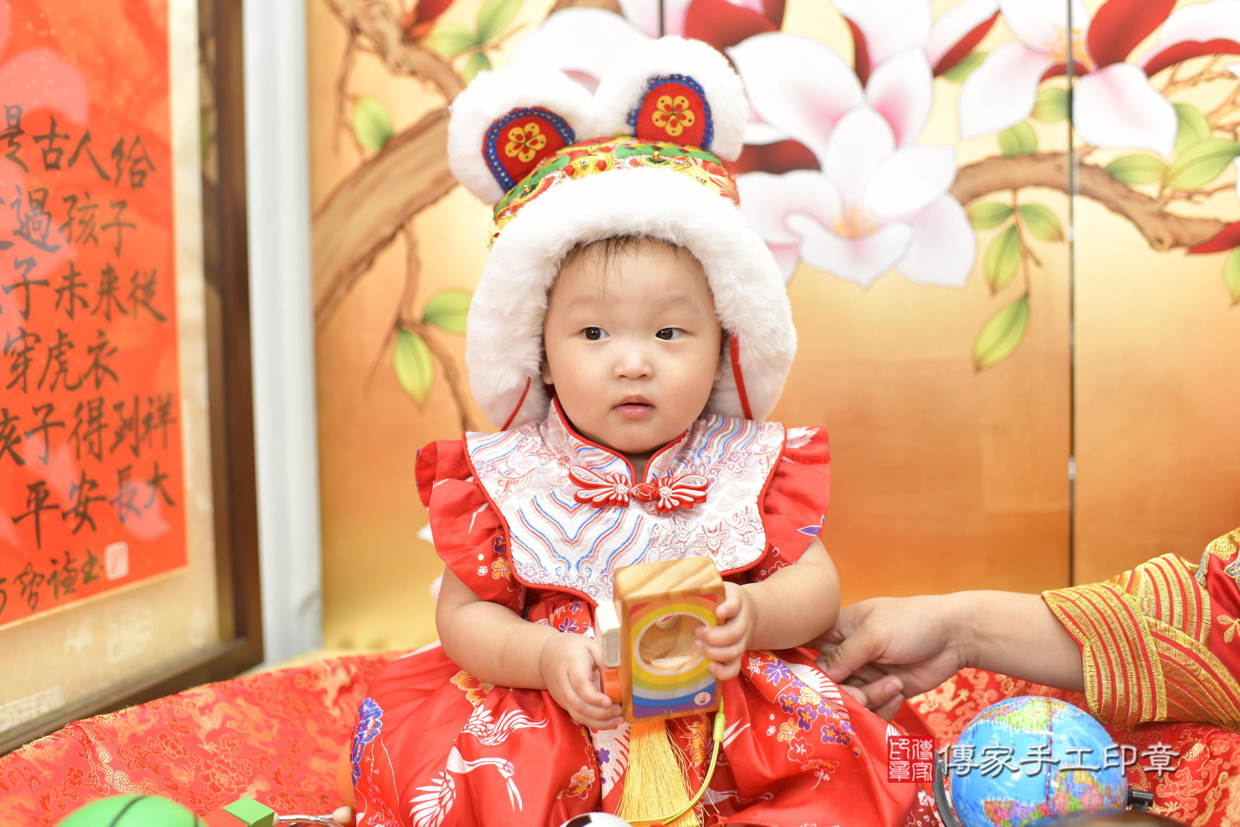 小雨寶貝抓周，小孩古裝禮服照。地點：傳家「新竹店」古禮會場