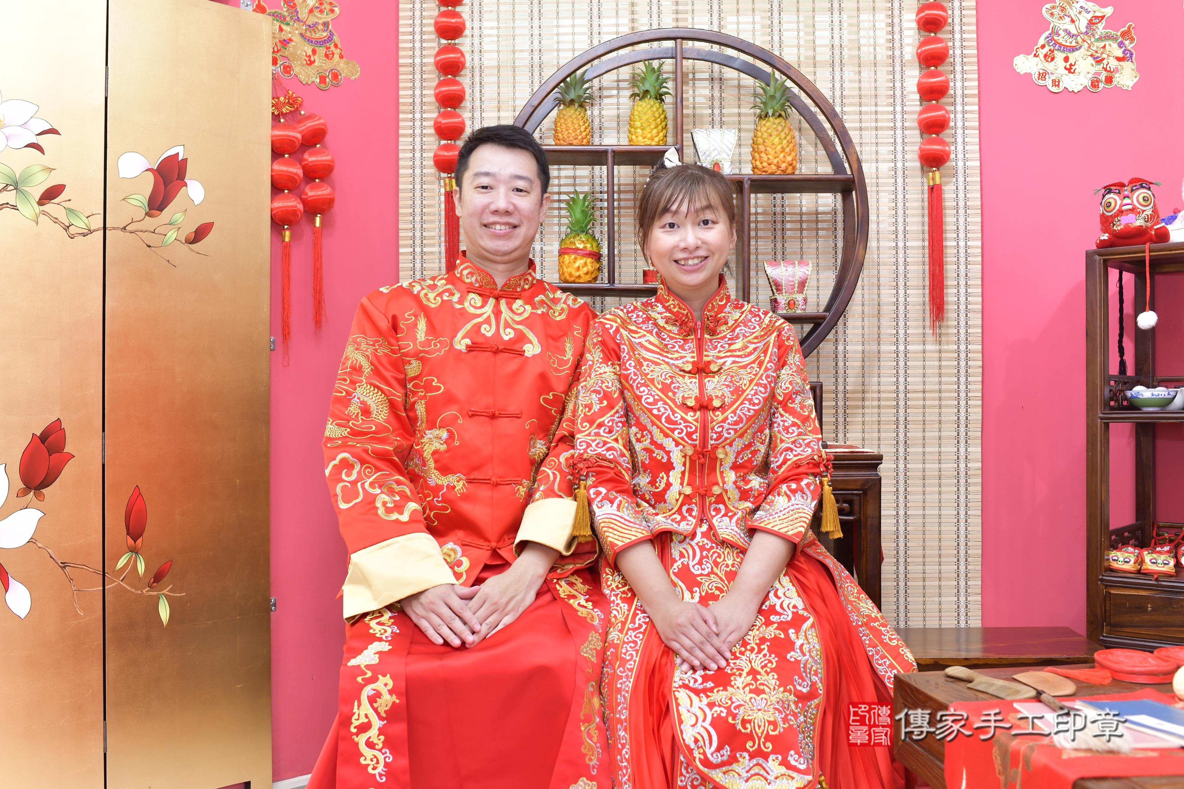 雙雙寶貝抓周，成人與小孩古裝禮服照。地點：傳家「新竹店」古禮會場