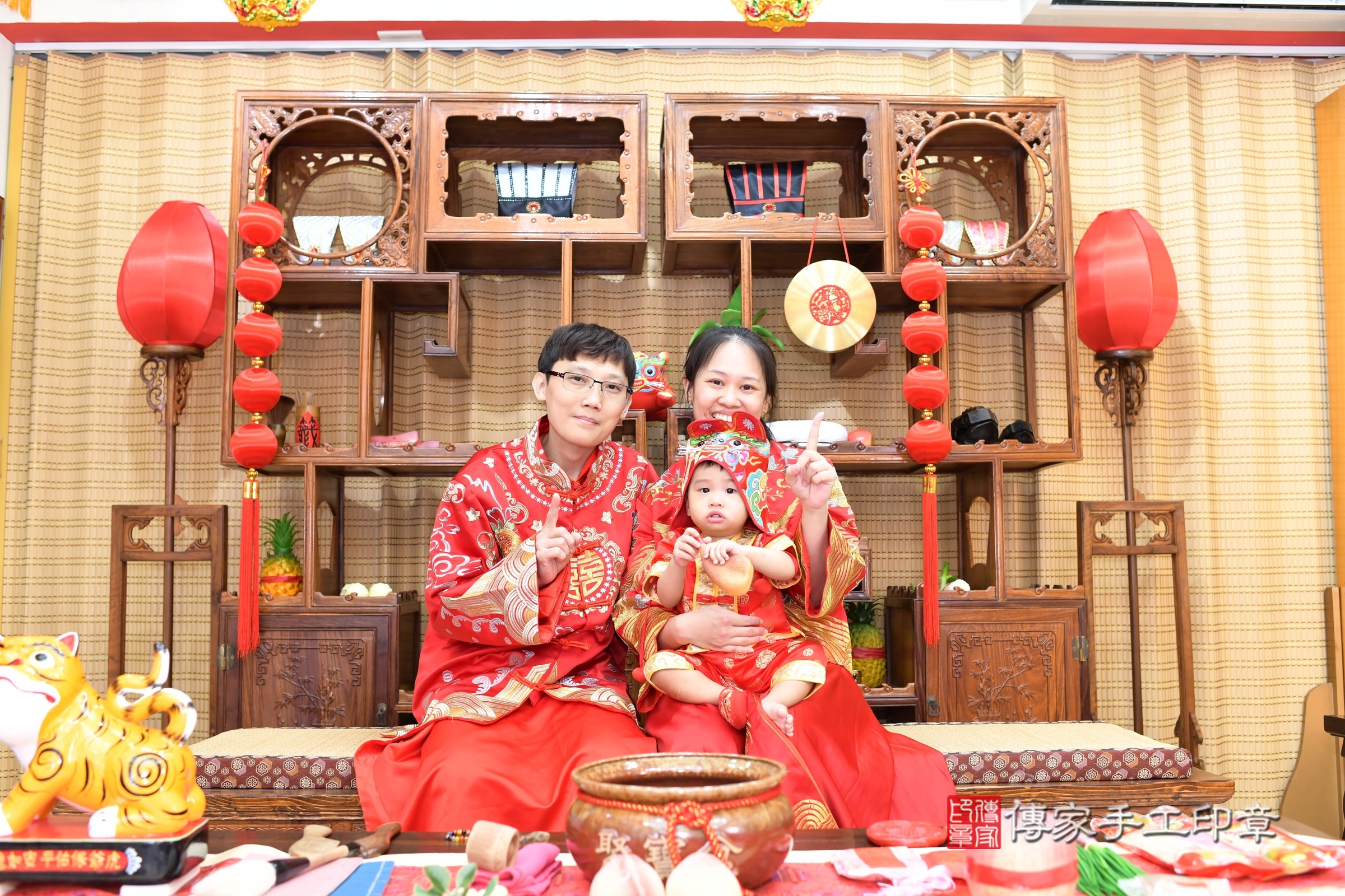 小嘉寶寶抓周，成人與小孩古裝禮服照。地點：傳家「台南店」古禮會場，照片4