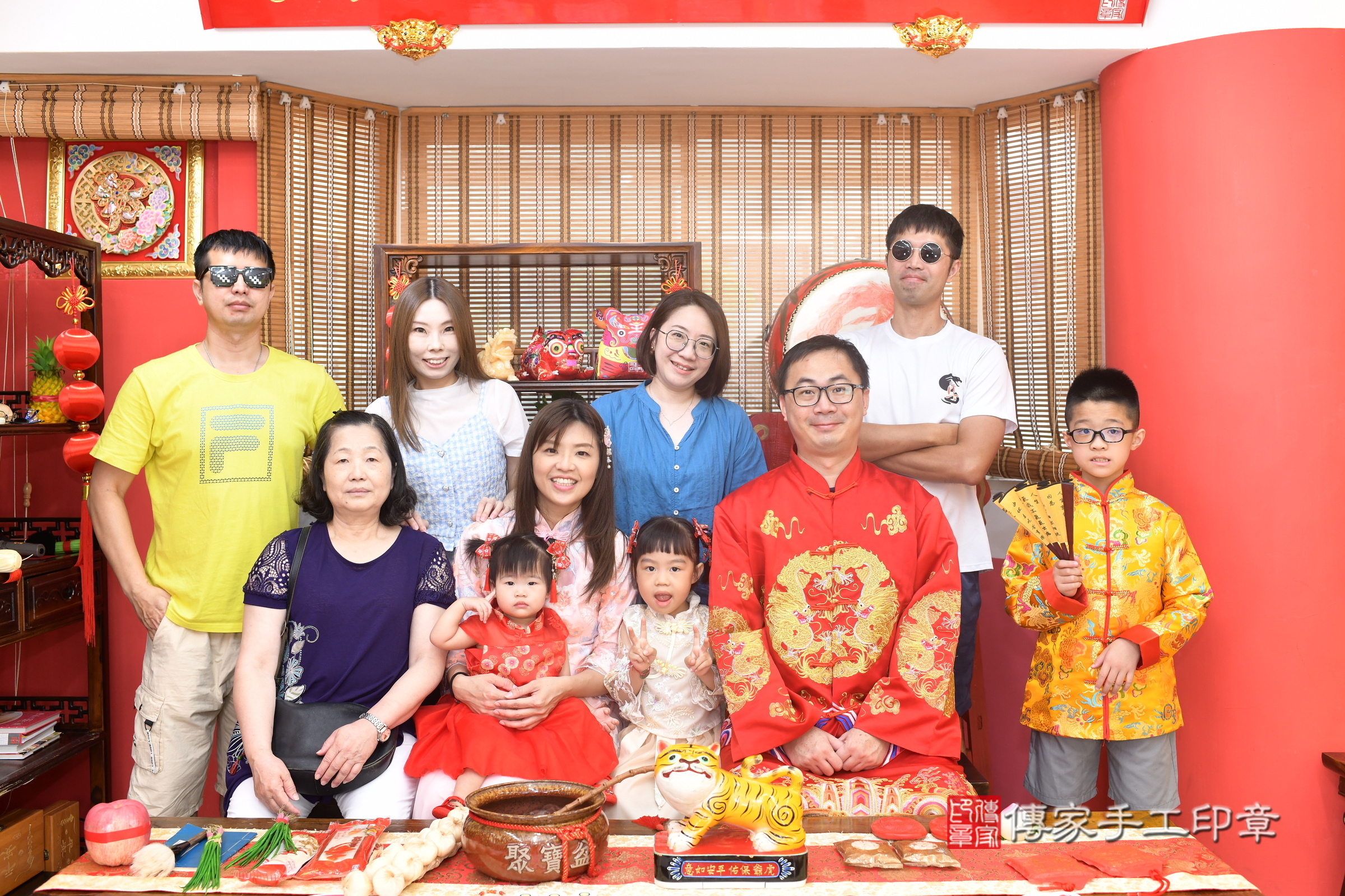 甄甄寶寶抓周，成人與小孩古裝禮服照。地點：傳家「高雄店」古禮會場，照片4