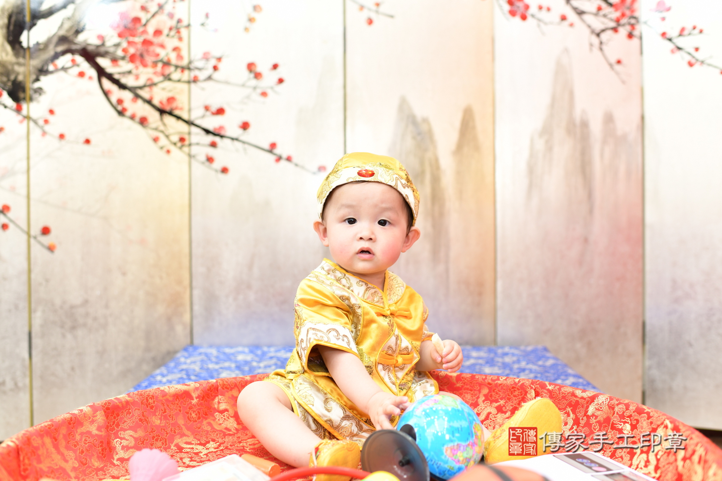 小允寶寶抓周，小孩古裝禮服照。地點：傳家「新北店」古禮會場，照片1