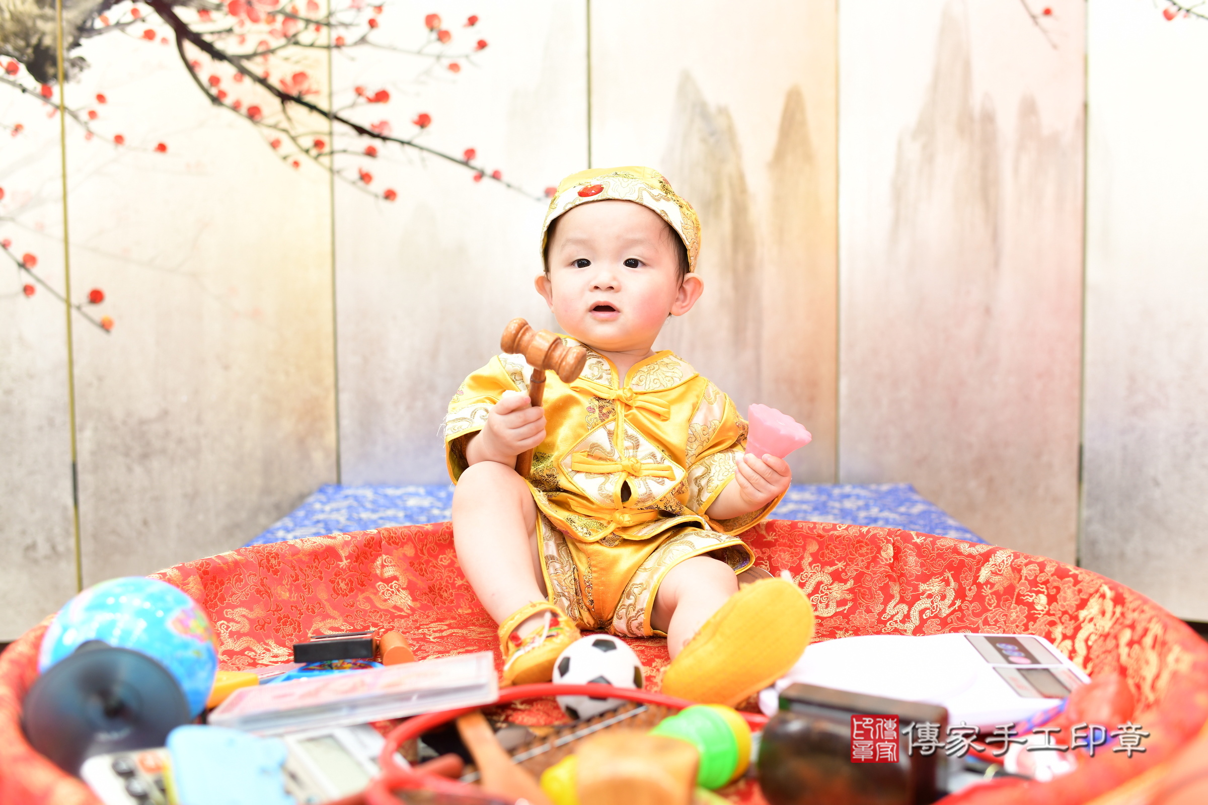 小允寶寶抓周，小孩古裝禮服照。地點：傳家「新北店」古禮會場，照片2