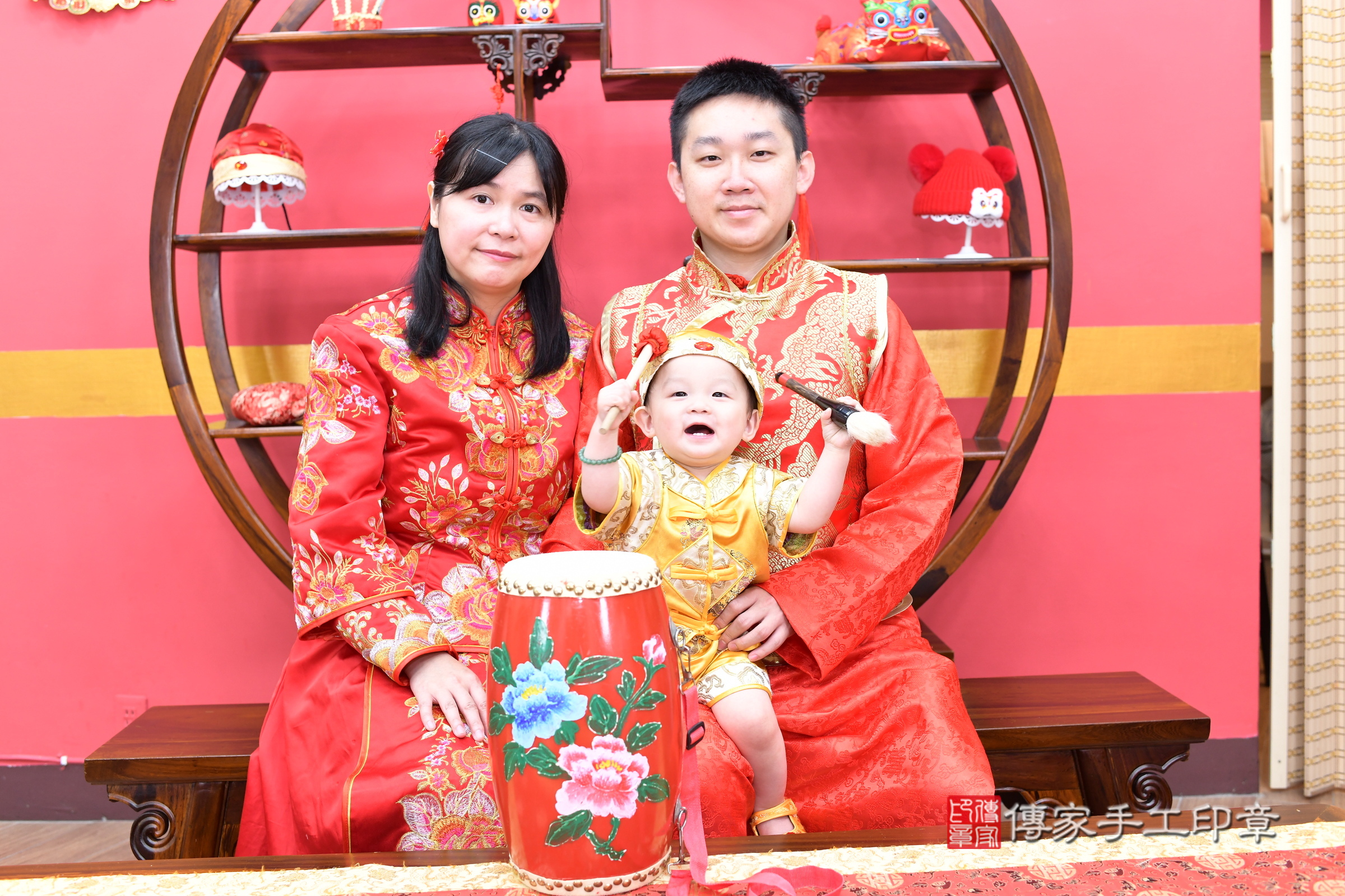 小允寶寶抓周，成人與小孩古裝禮服照。地點：傳家「新北店」古禮會場，照片4