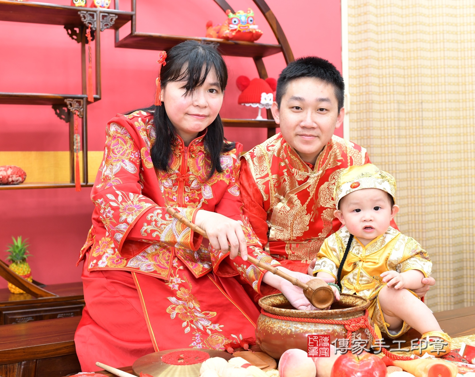 小允寶寶抓周，成人與小孩古裝禮服照。地點：傳家「新北店」古禮會場，照片3