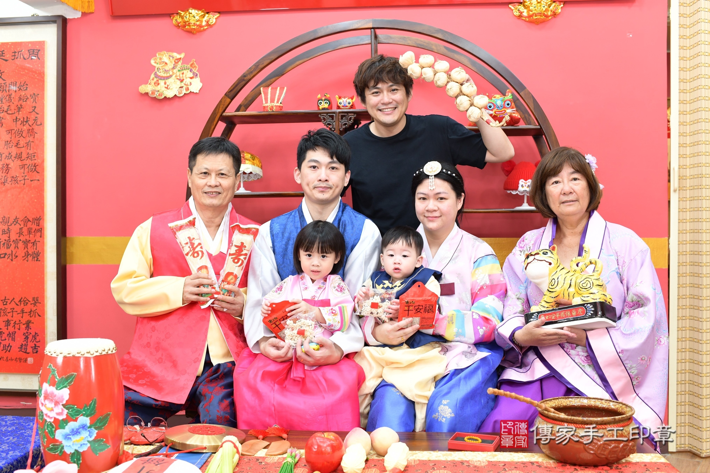 皓皓寶寶抓周，成人與小孩古裝禮服照。地點：傳家「新北店」古禮會場，照片3