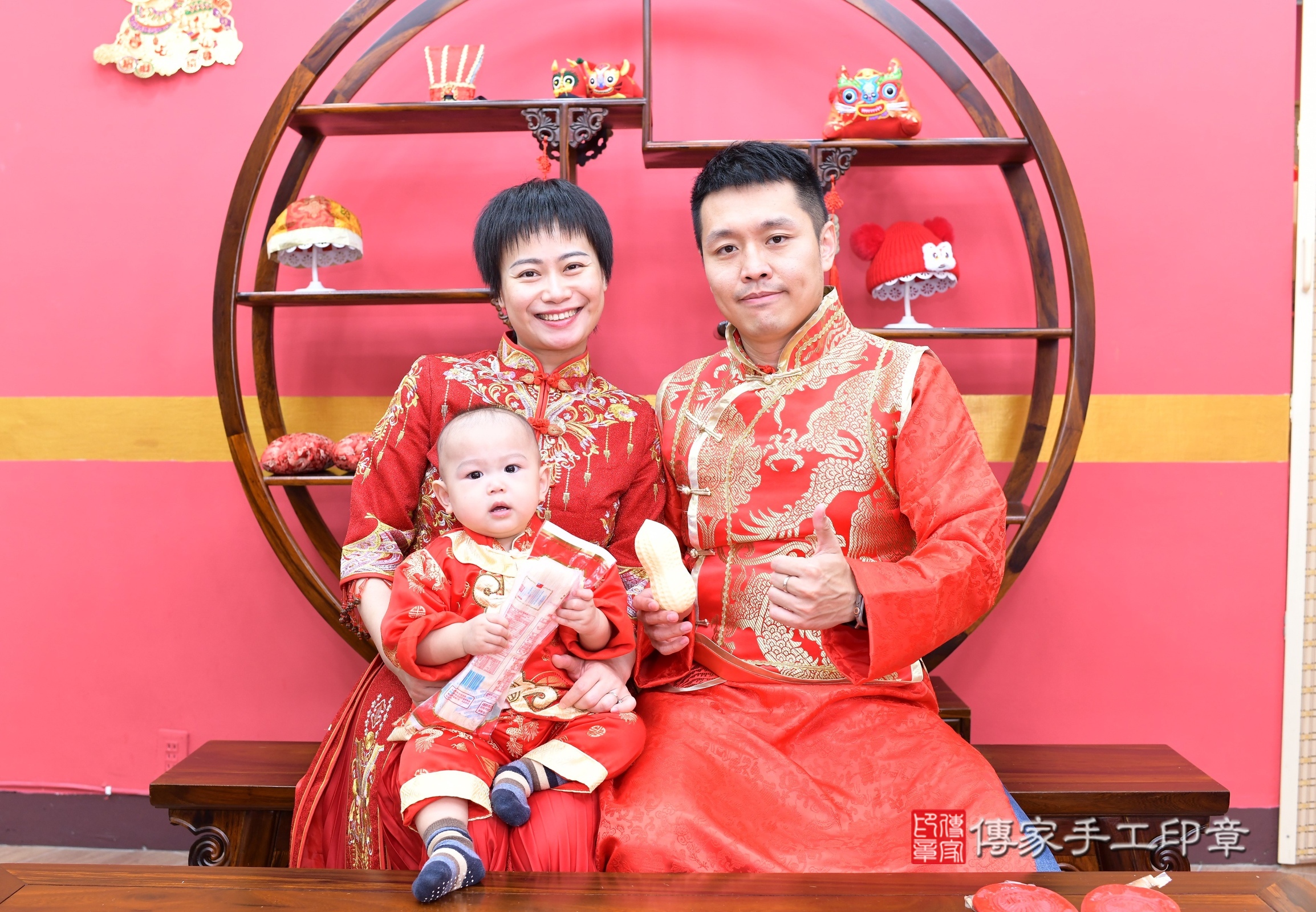 小然寶寶抓周，成人與小孩古裝禮服照。地點：傳家「新北店」古禮會場，照片4