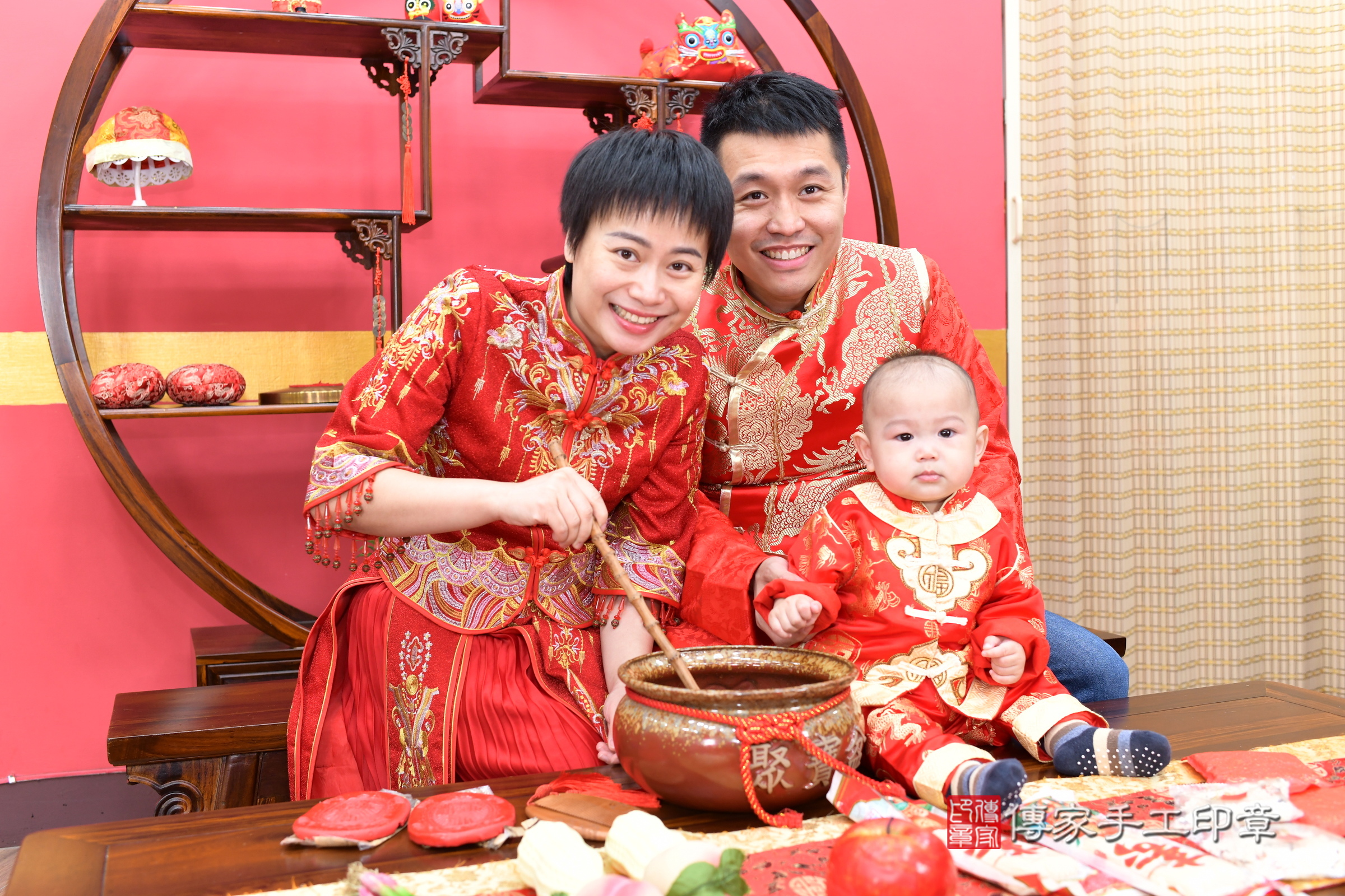 小然寶寶抓周，成人與小孩古裝禮服照。地點：傳家「新北店」古禮會場，照片3