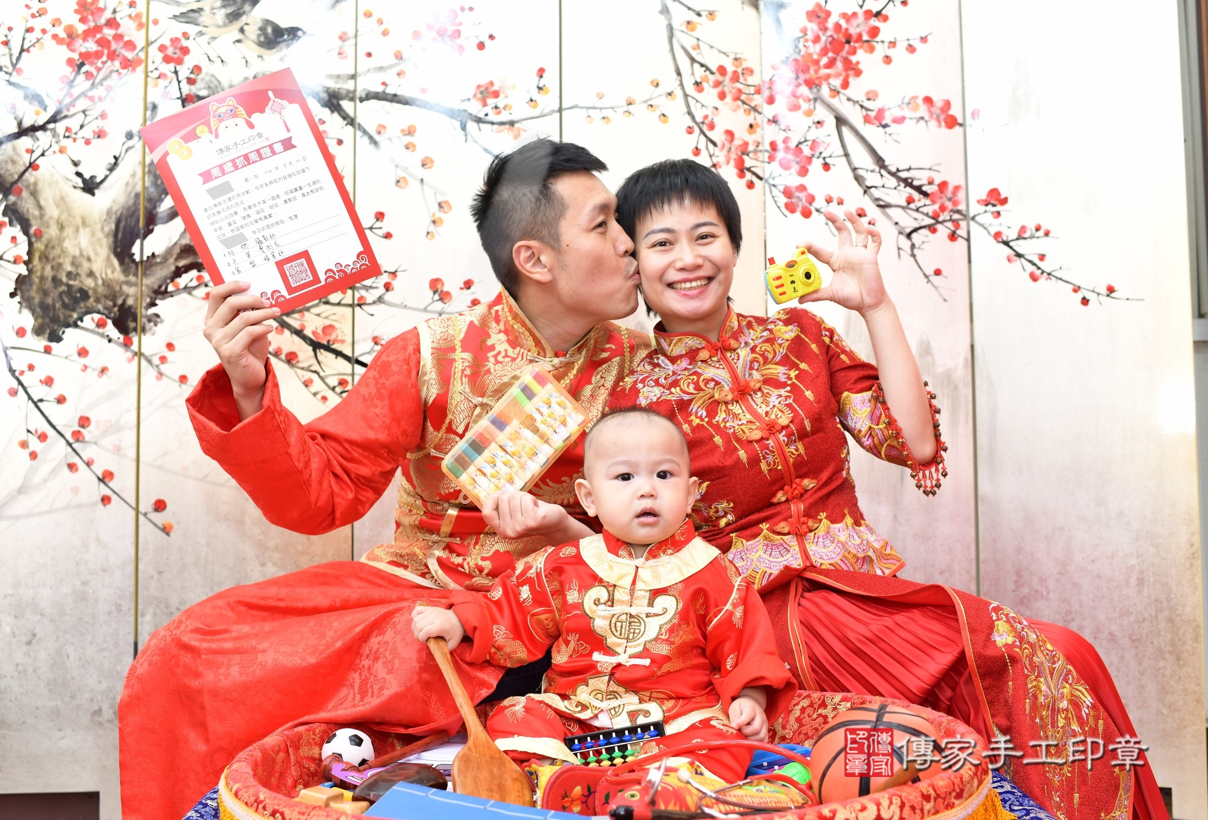 小然寶寶抓周，成人與小孩古裝禮服照。地點：傳家「新北店」古禮會場，照片2