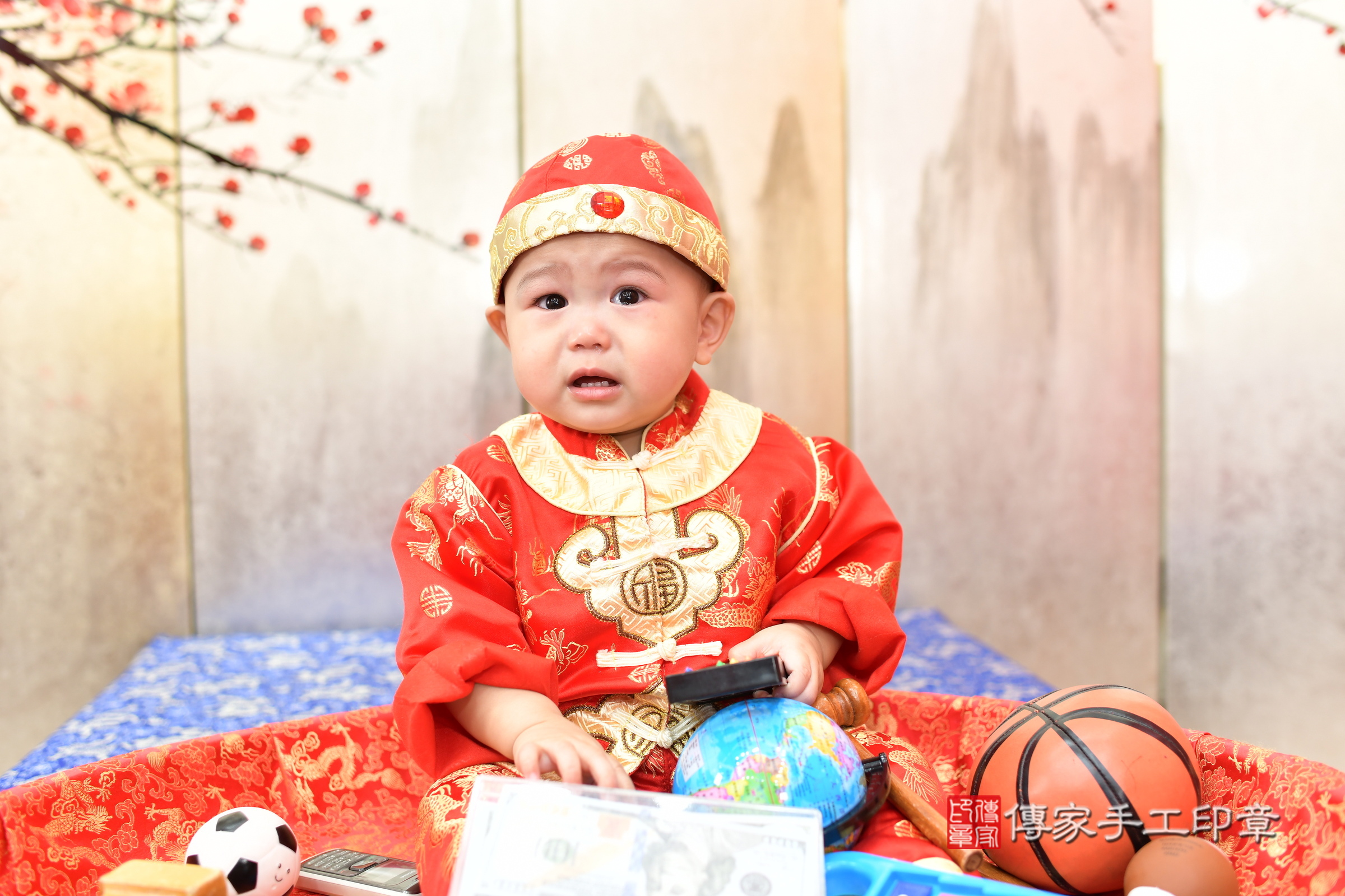 小然寶寶抓周，小孩古裝禮服照。地點：傳家「新北店」古禮會場，照片2