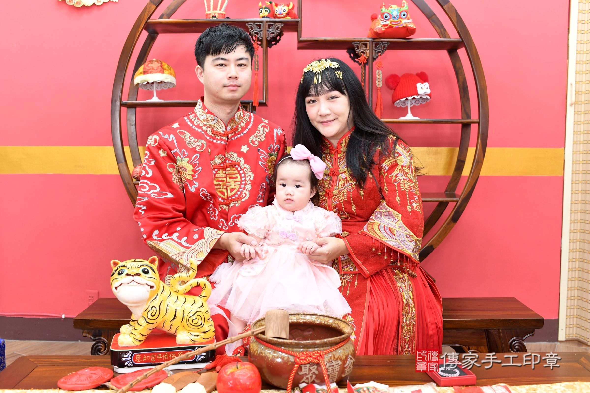 晞晞寶寶抓周，成人與小孩古裝禮服照。地點：傳家「新北店」古禮會場，照片3