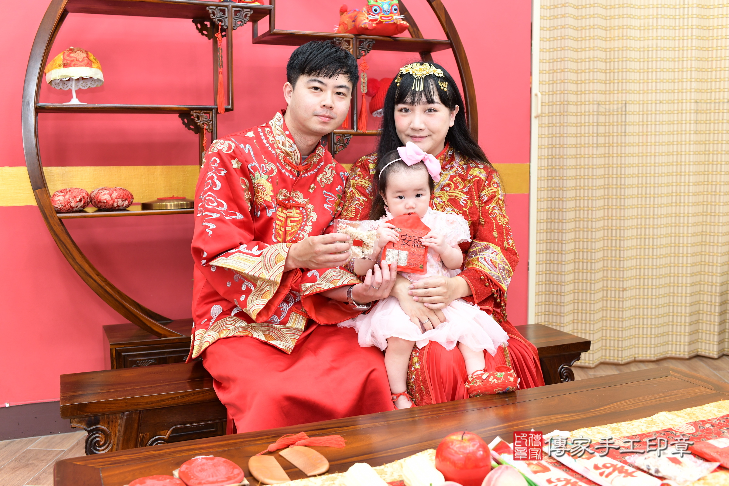 晞晞寶寶抓周，成人與小孩古裝禮服照。地點：傳家「新北店」古禮會場，照片2