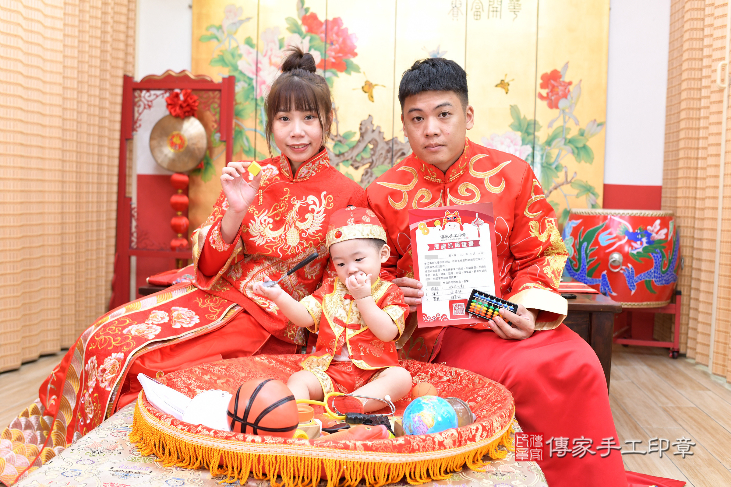 小紘寶寶抓周，成人與小孩古裝禮服照。地點：傳家「台北店」古禮會場，照片3