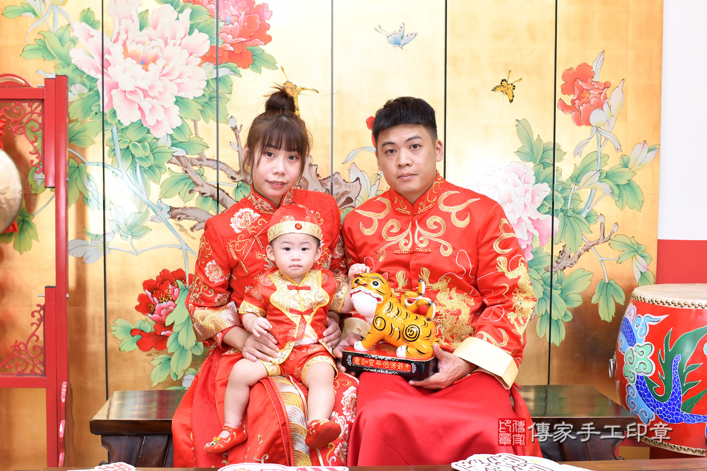 小紘寶寶抓周，成人與小孩古裝禮服照。地點：傳家「台北店」古禮會場，照片2
