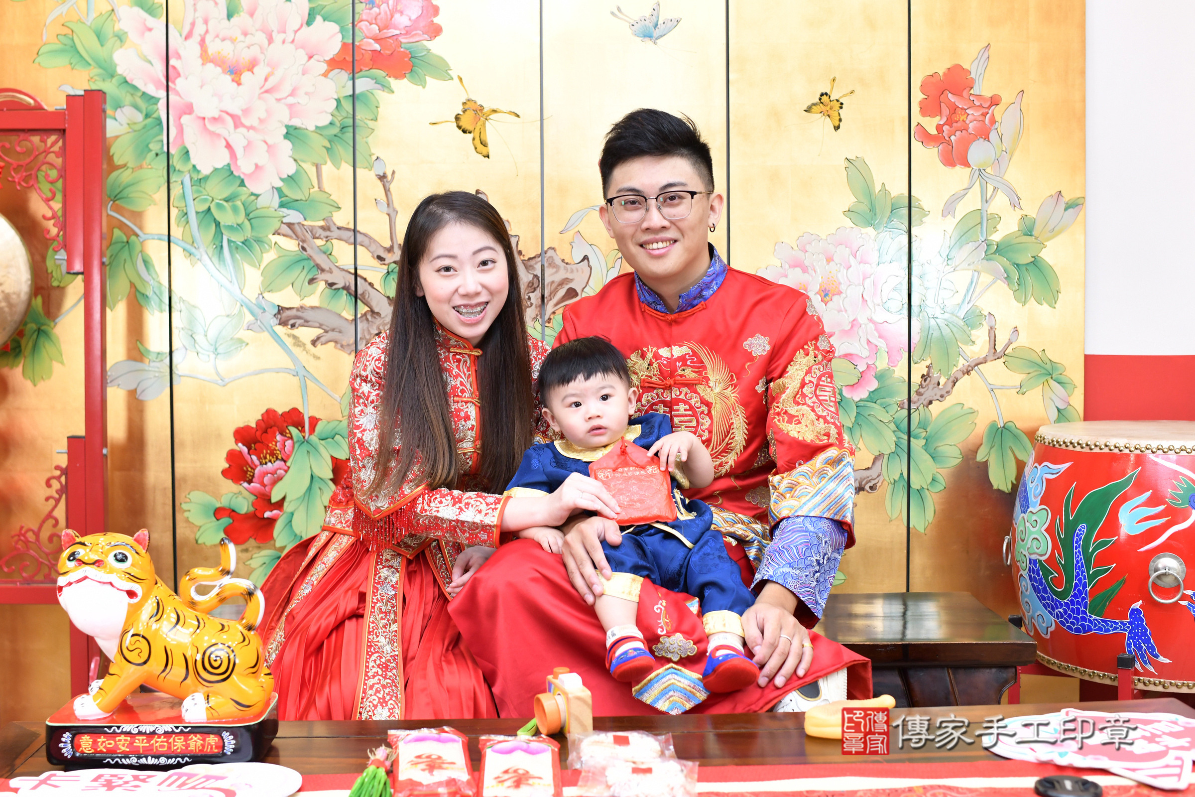 晨晨寶寶抓周，成人與小孩古裝禮服照。地點：傳家「台北店」古禮會場，照片2