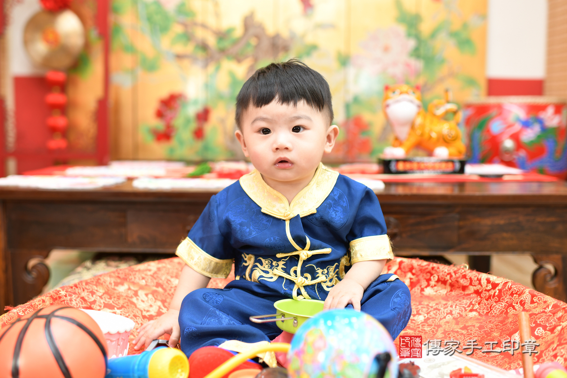晨晨寶寶抓周，小孩古裝禮服照。地點：傳家「台北店」古禮會場，照片1