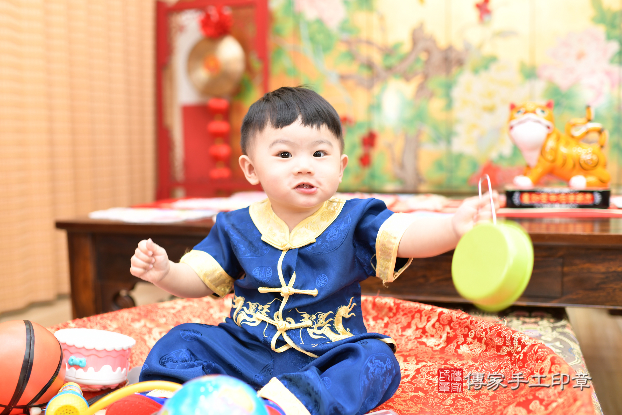 晨晨寶寶抓周，小孩古裝禮服照。地點：傳家「台北店」古禮會場，照片2
