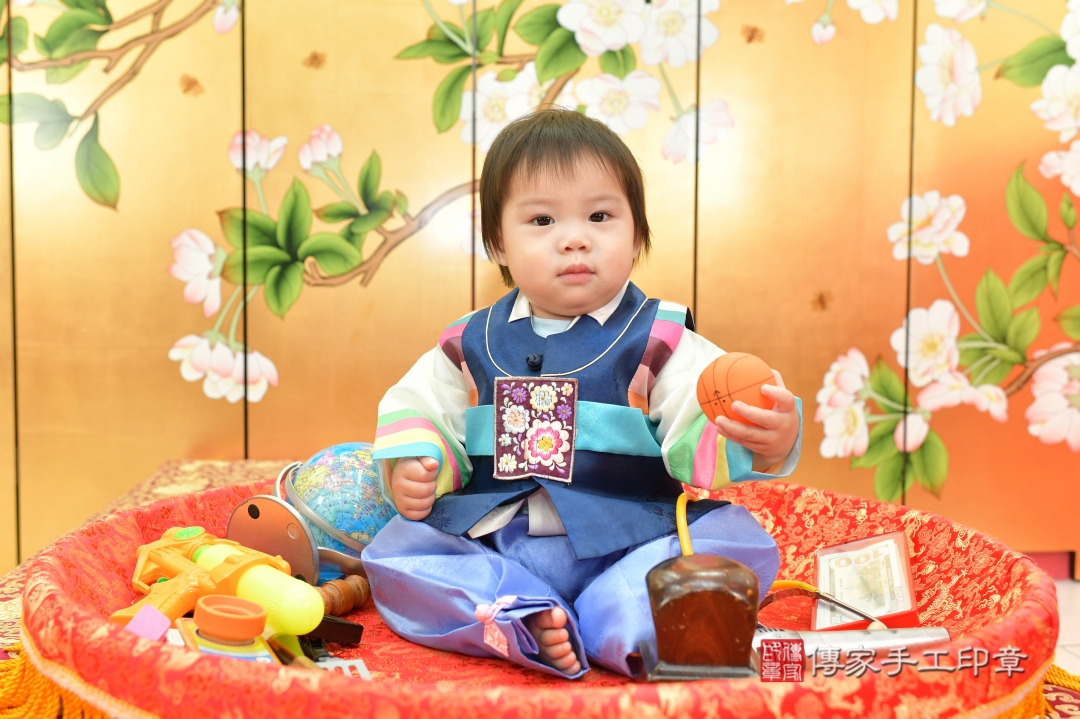 傳家台中店、抓周、古裝禮服照 傳家台中店、抓周、古裝禮服照