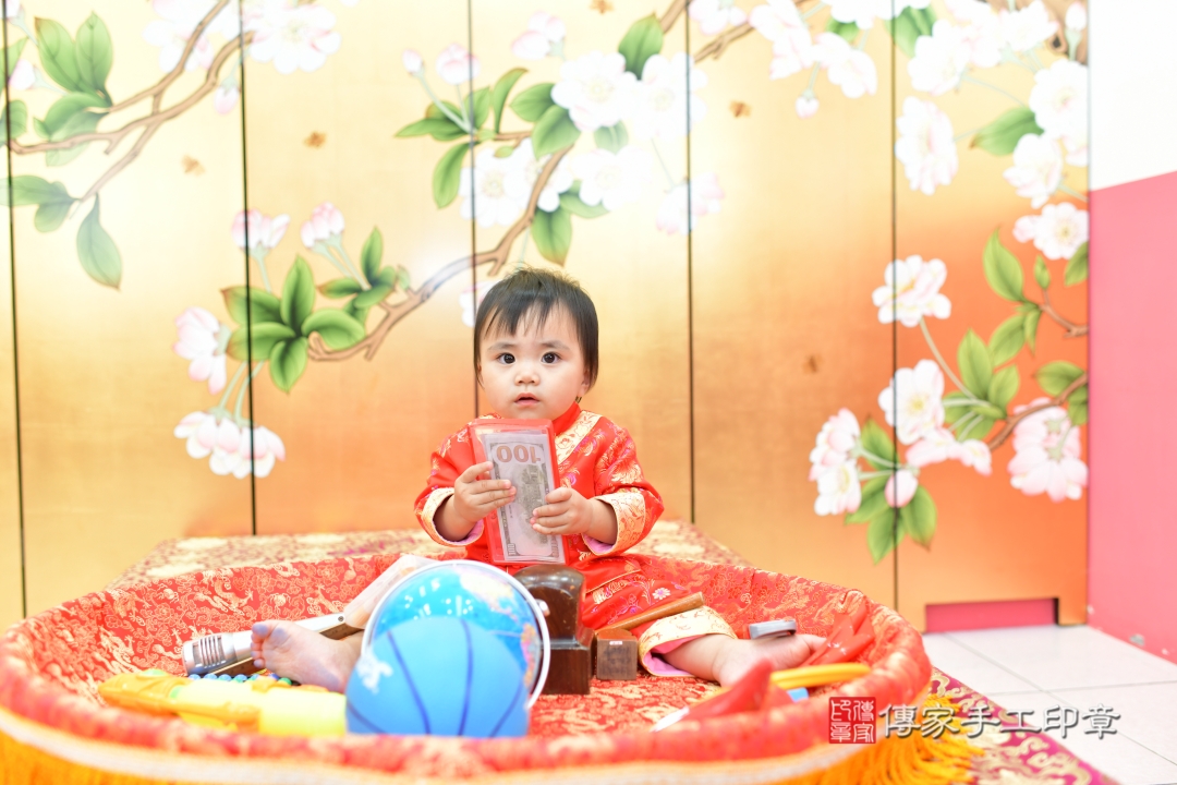 傳家台中店、抓周、古裝禮服照 傳家台中店、抓周、古裝禮服照