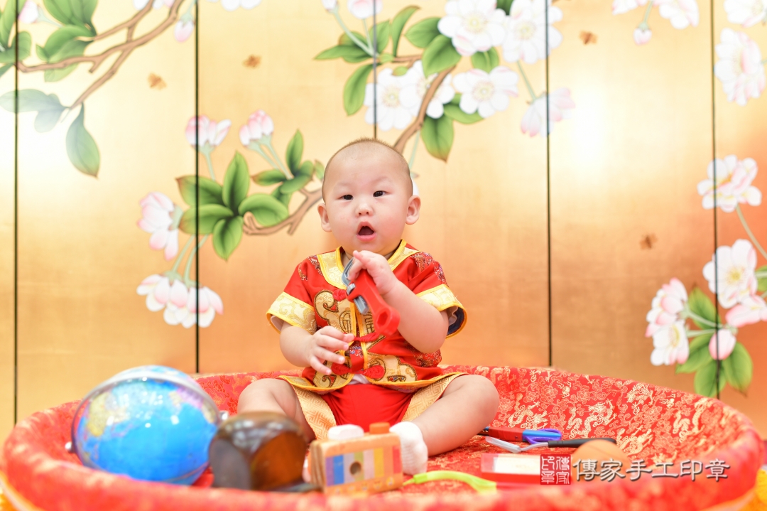 傳家台中店、抓周、古裝禮服照 傳家台中店、抓周、古裝禮服照