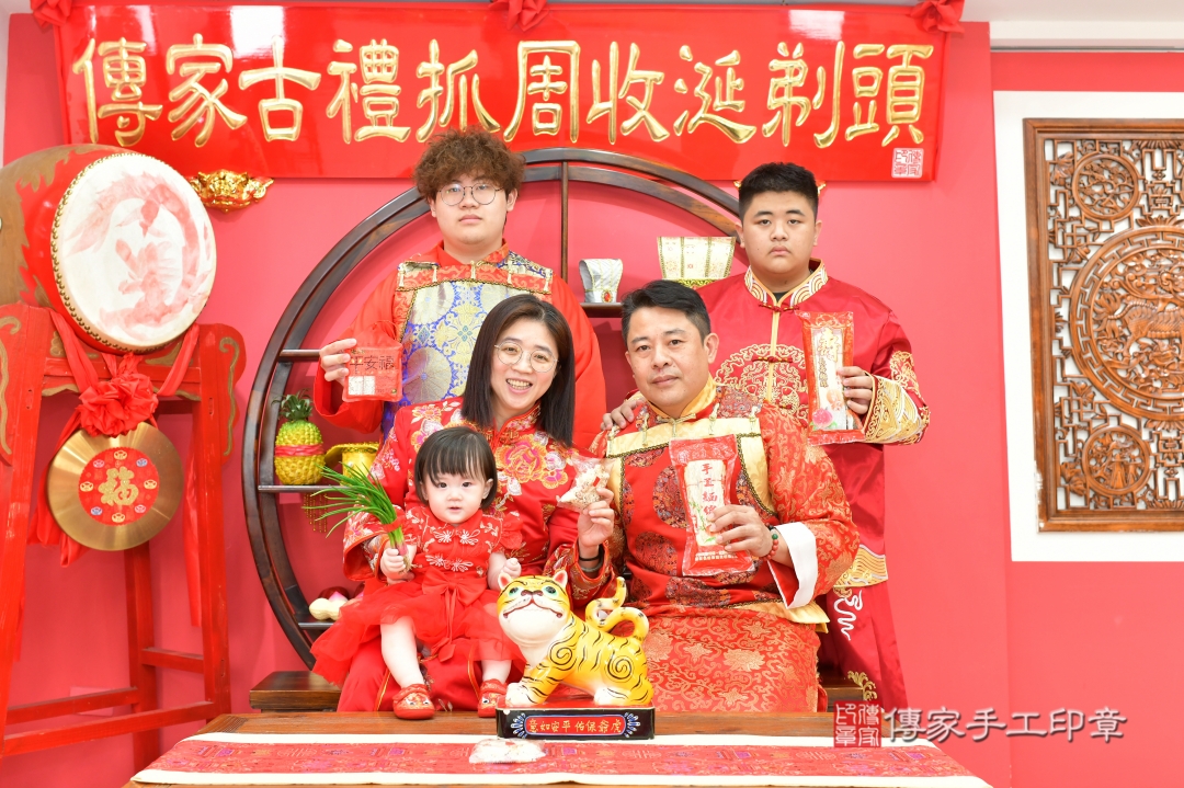 傳家台中店、抓周、古裝禮服照 傳家台中店、抓周、古裝禮服照