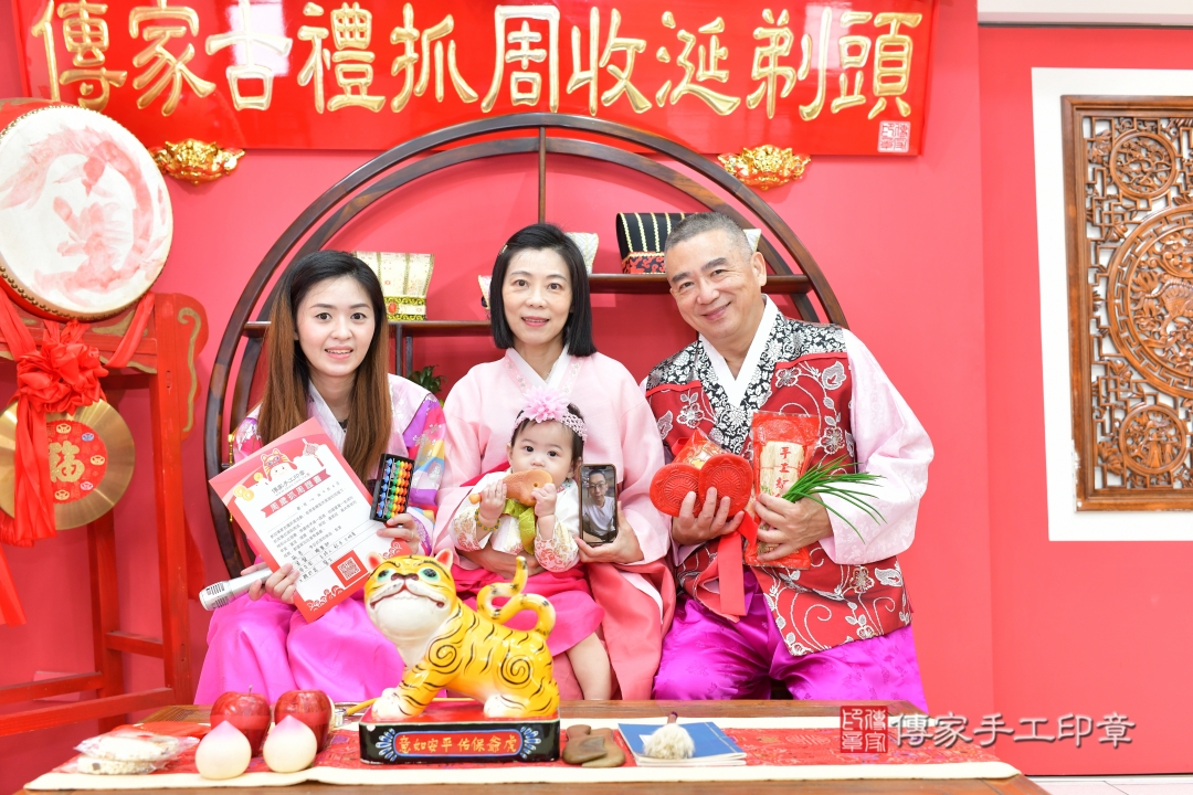 傳家台中店、抓周、古裝禮服照 傳家台中店、抓周、古裝禮服照