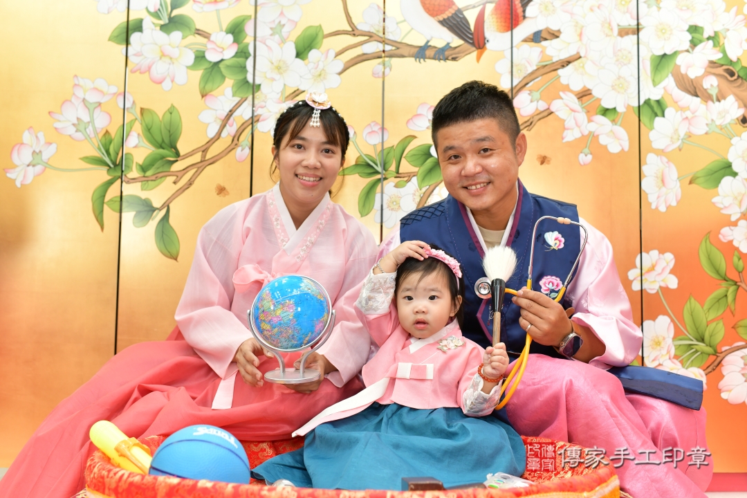 傳家台中店、抓周、古裝禮服照 傳家台中店、抓周、古裝禮服照