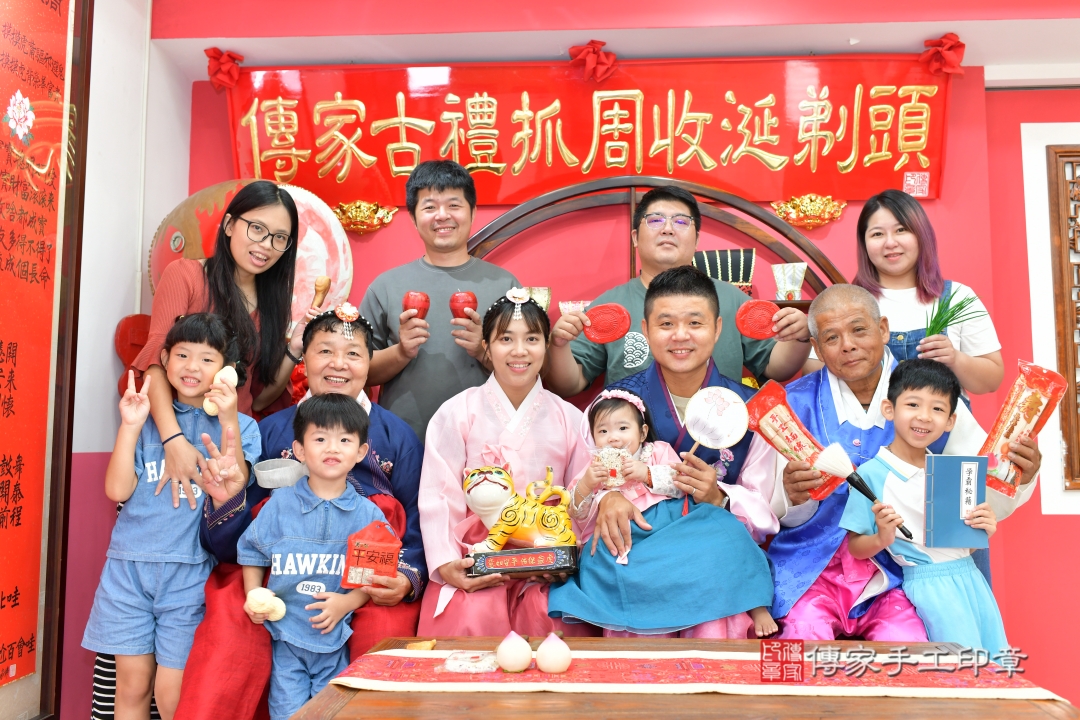 傳家台中店、抓周、古裝禮服照 傳家台中店、抓周、古裝禮服照