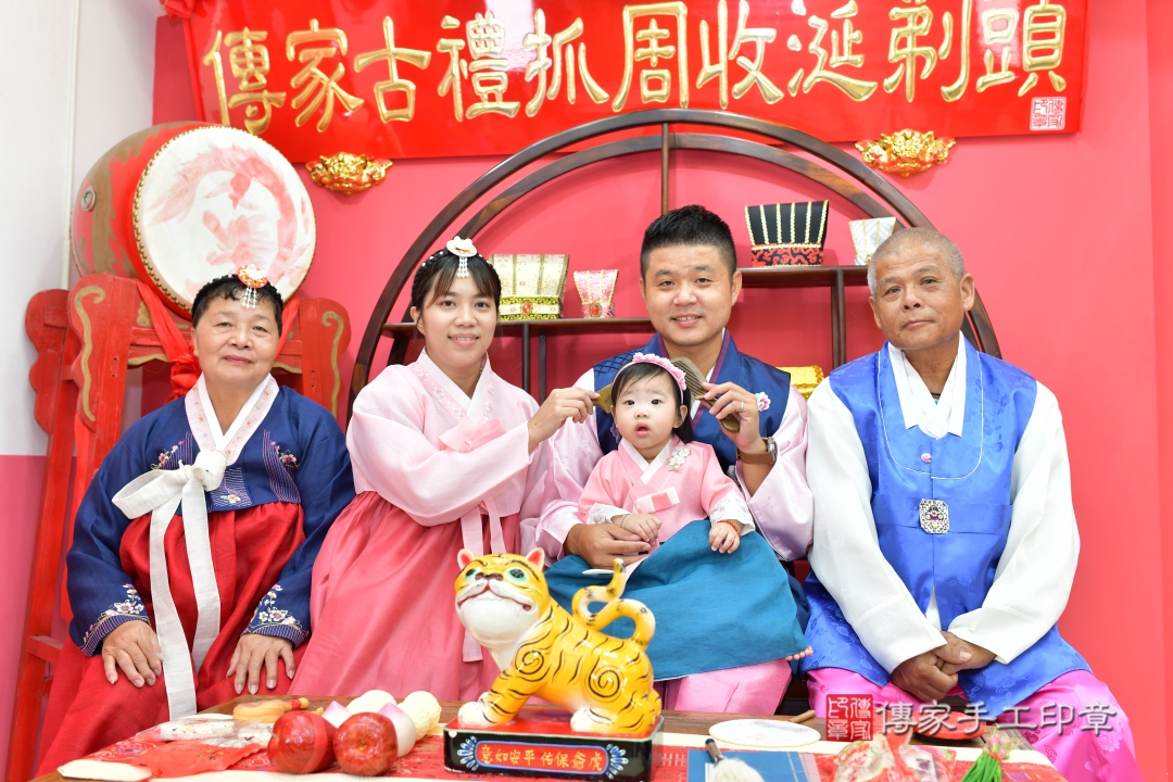 傳家台中店、抓周、古裝禮服照 傳家台中店、抓周、古裝禮服照