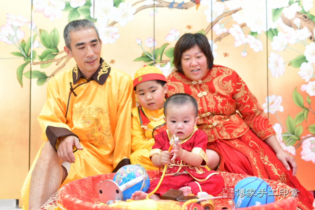 傳家台中店、抓周、古裝禮服照 傳家台中店、抓周、古裝禮服照