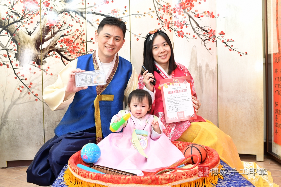 傳家台北店、抓周、古裝禮服照