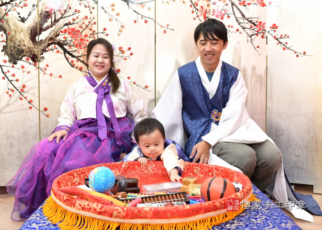 傳家台北店、抓周、古裝禮服照