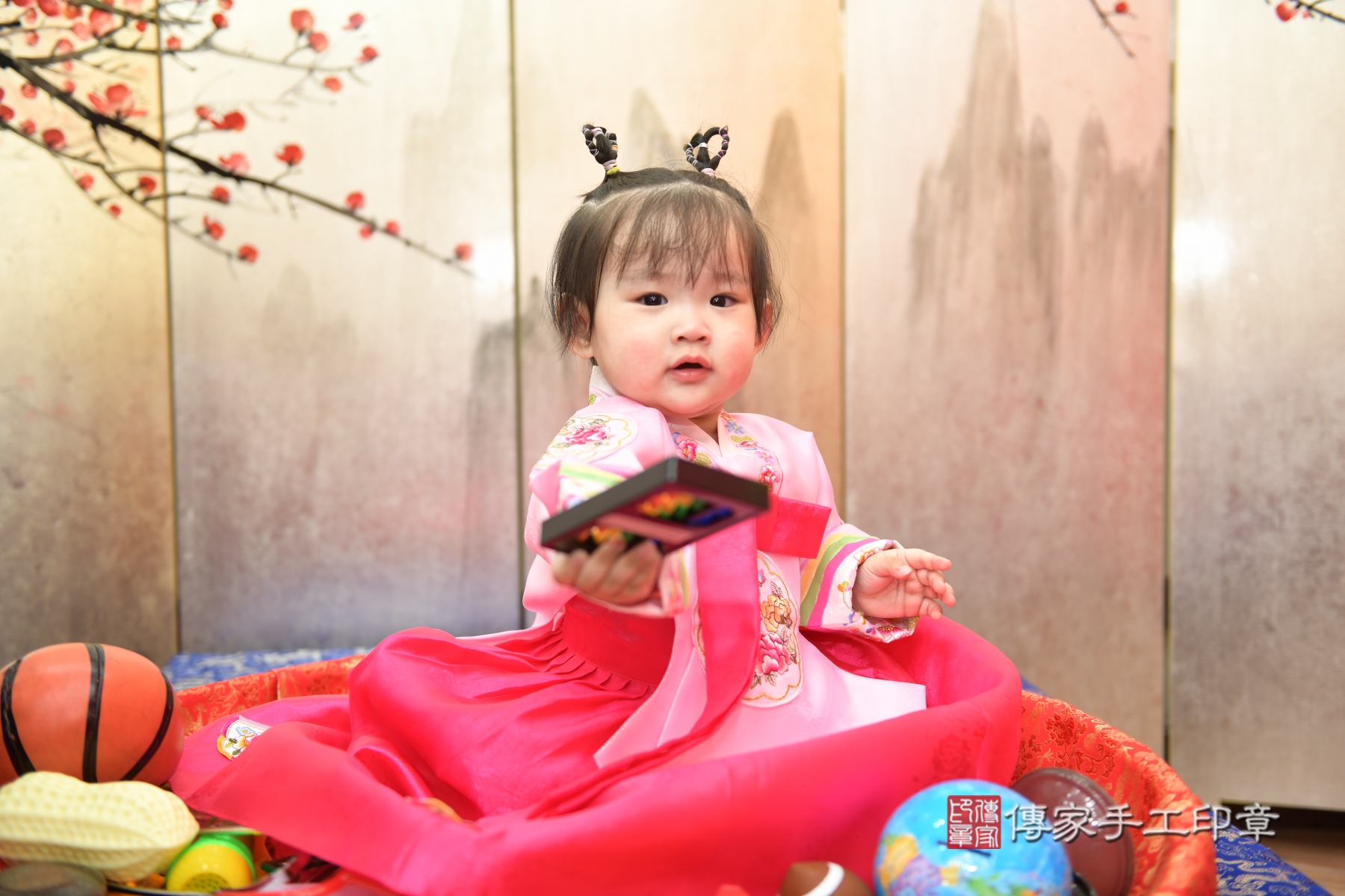 傳家台北店、抓周、古裝禮服照 傳家台北店、抓周、古裝禮服照