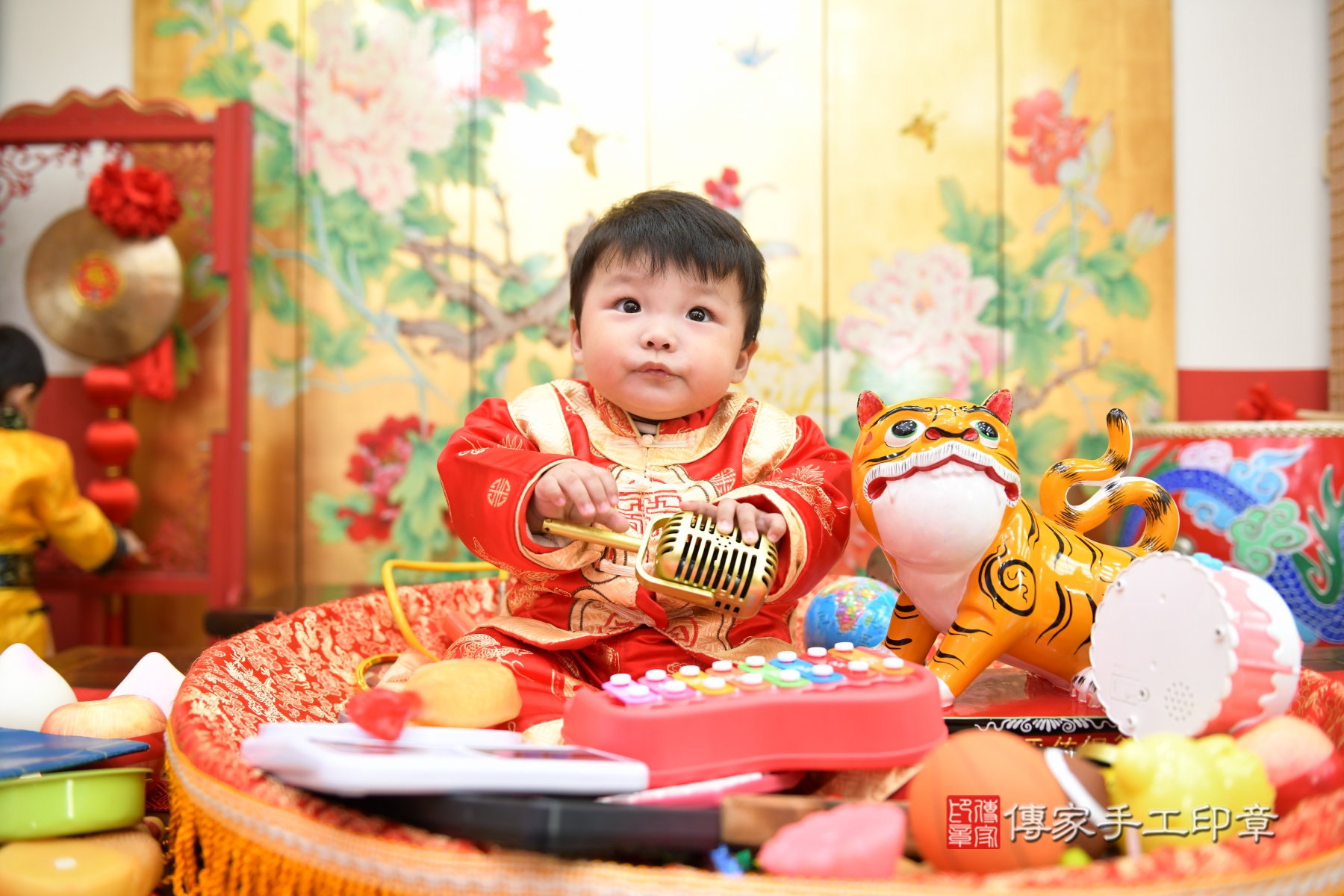 傳家台北店、抓周、收涎、古裝禮服照