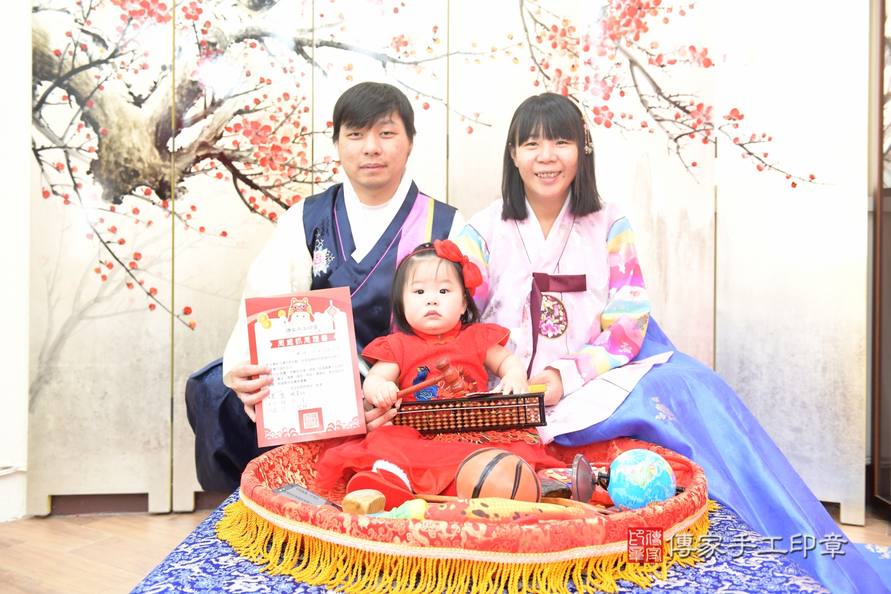 傳家新北店、收涎、剃頭、抓周、古裝禮服照