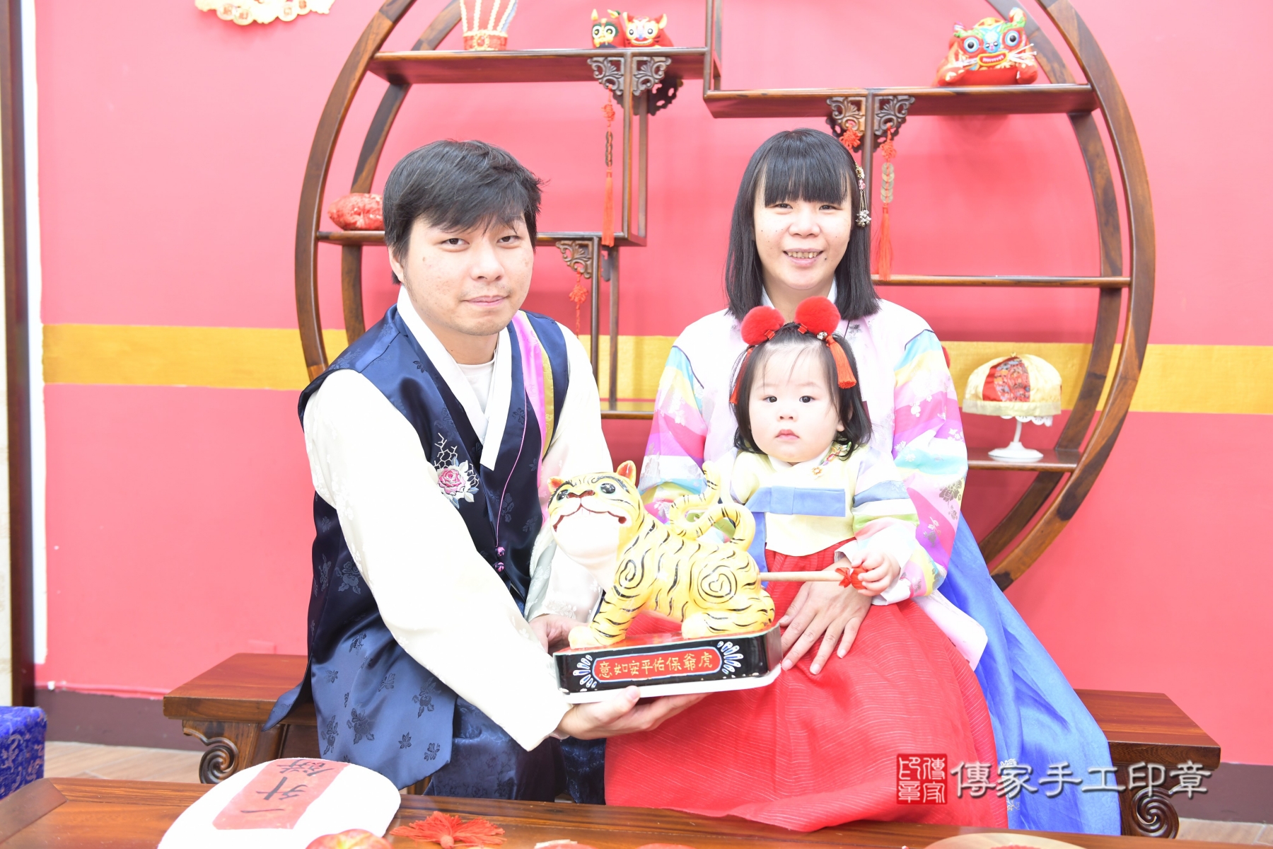 傳家新北店、收涎、剃頭、抓周、古裝禮服照