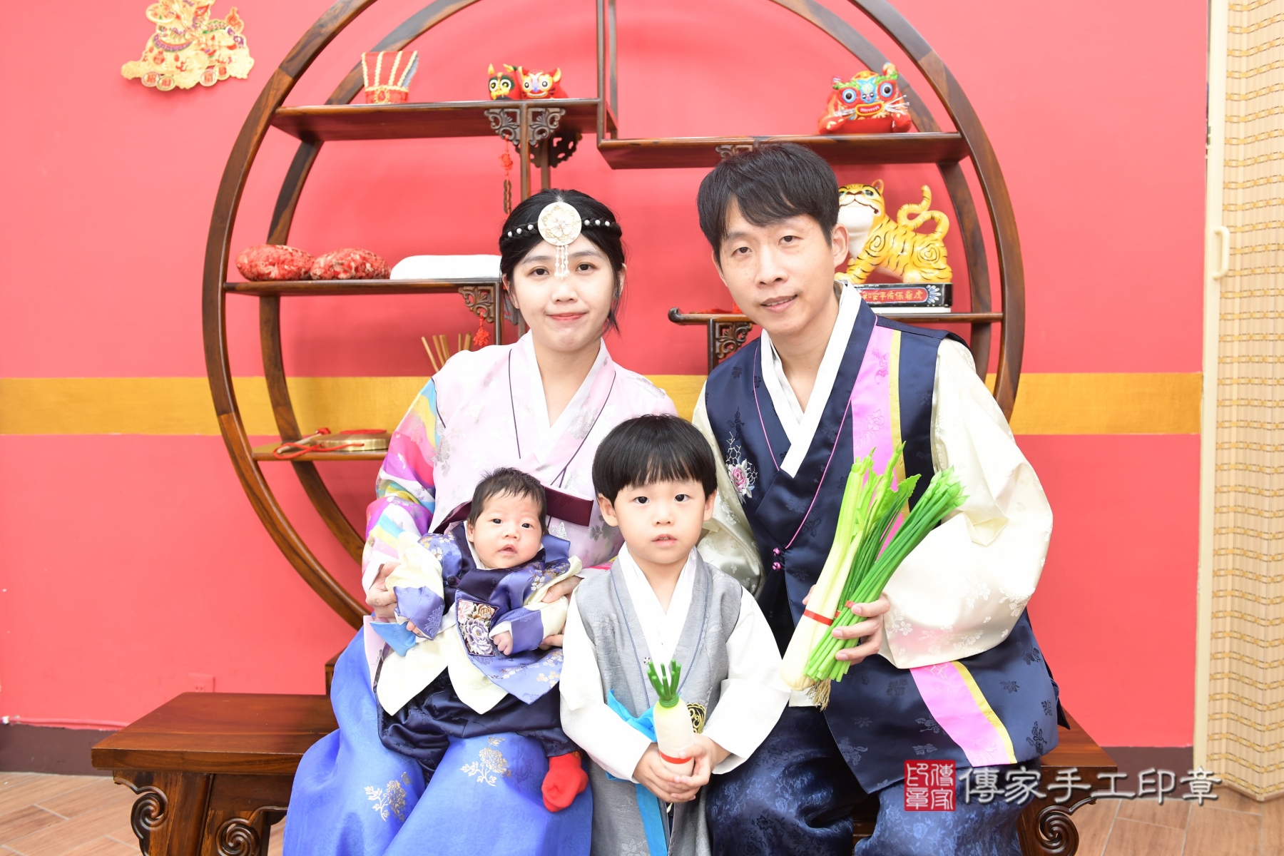 傳家新北店、收涎、剃頭、抓周、古裝禮服照