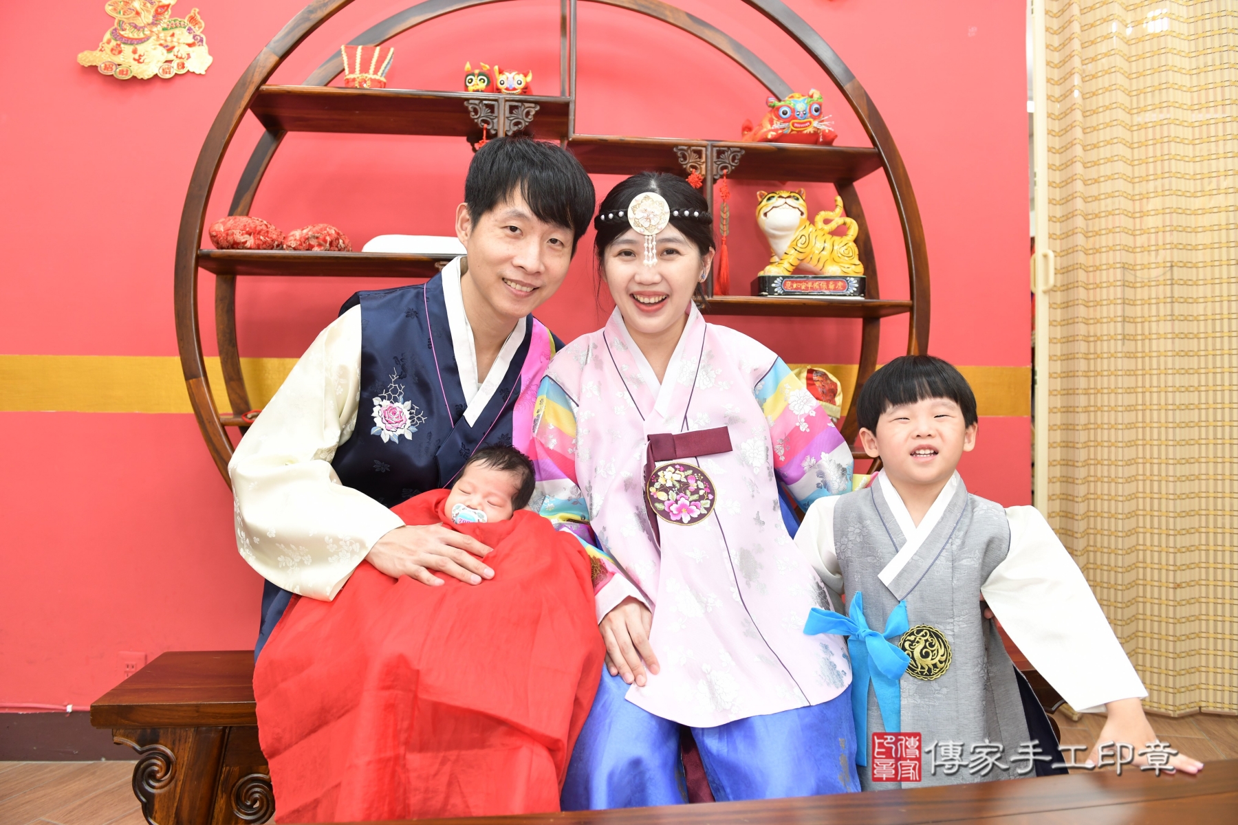 傳家新北店、收涎、剃頭、抓周、古裝禮服照