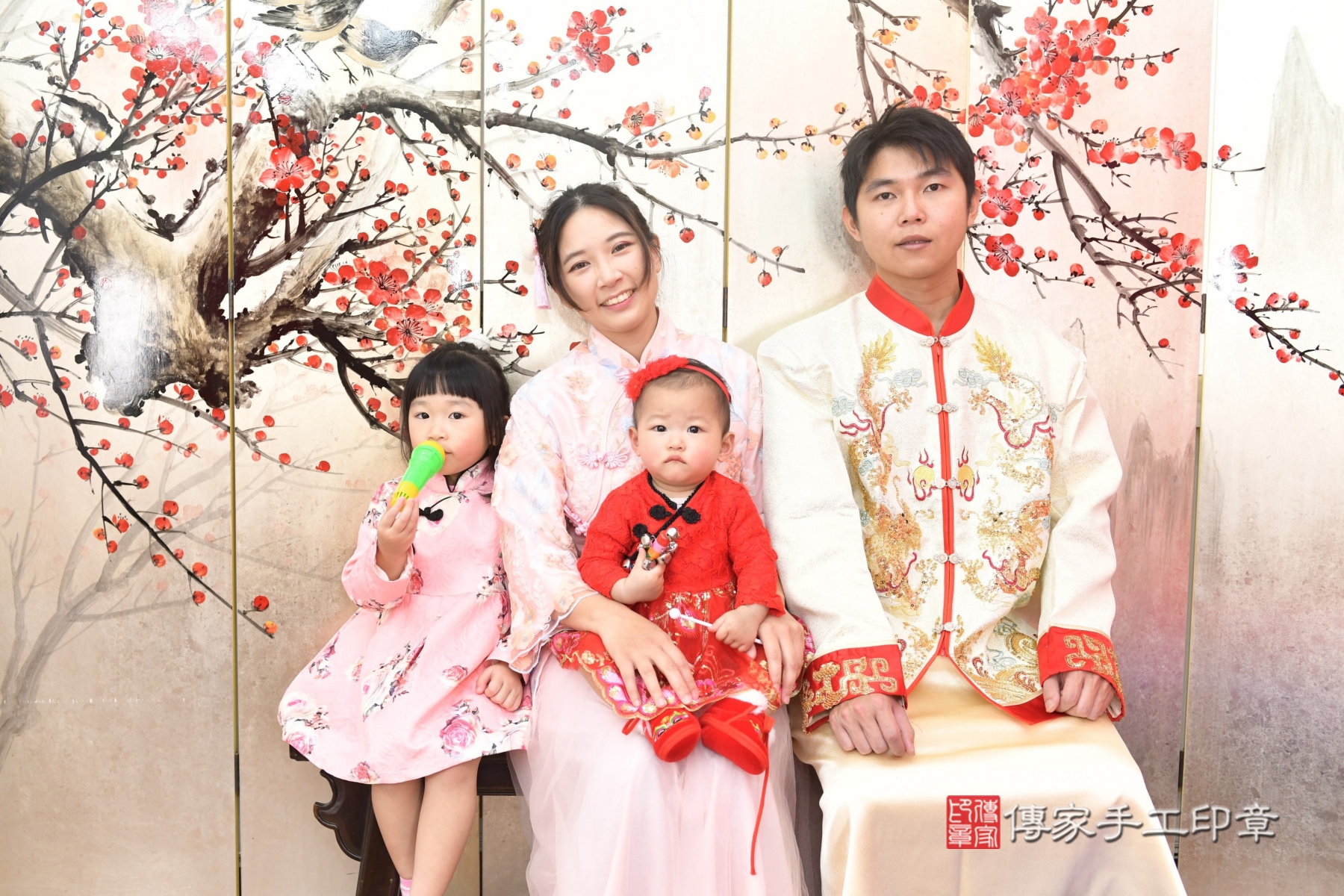 傳家新北店、收涎、剃頭、抓周、古裝禮服照