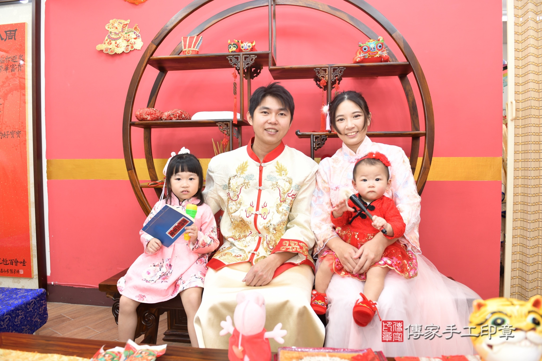 傳家新北店、收涎、剃頭、抓周、古裝禮服照