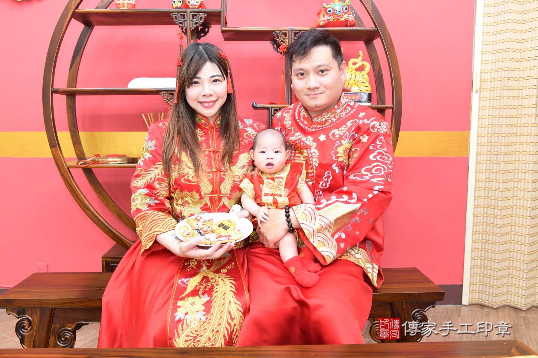 傳家台北店、收涎、剃頭、抓周、古裝禮服照
